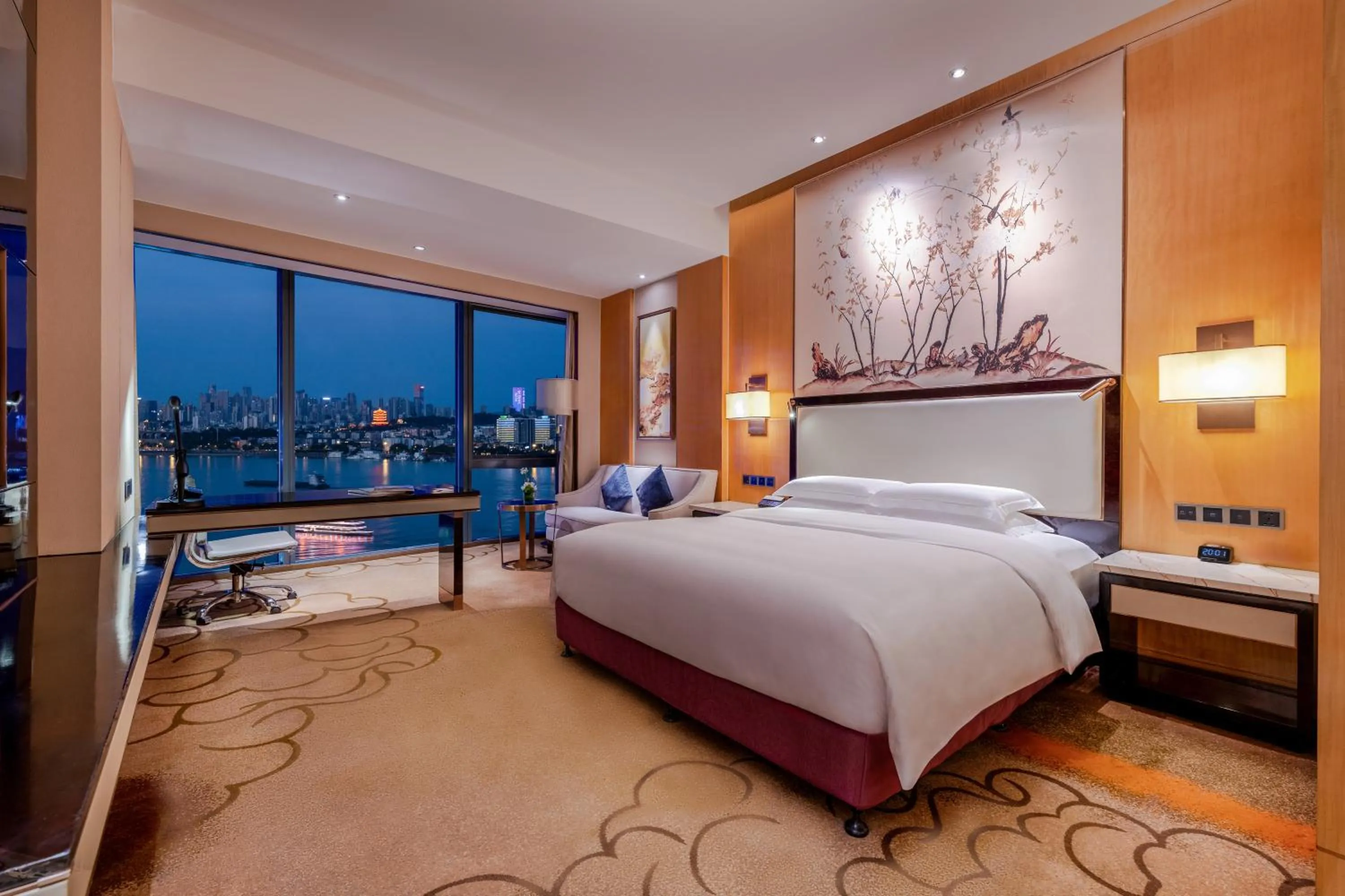 Executive King Room with River View - Lounge Access in Hilton Wuhan Yangtze Riverside