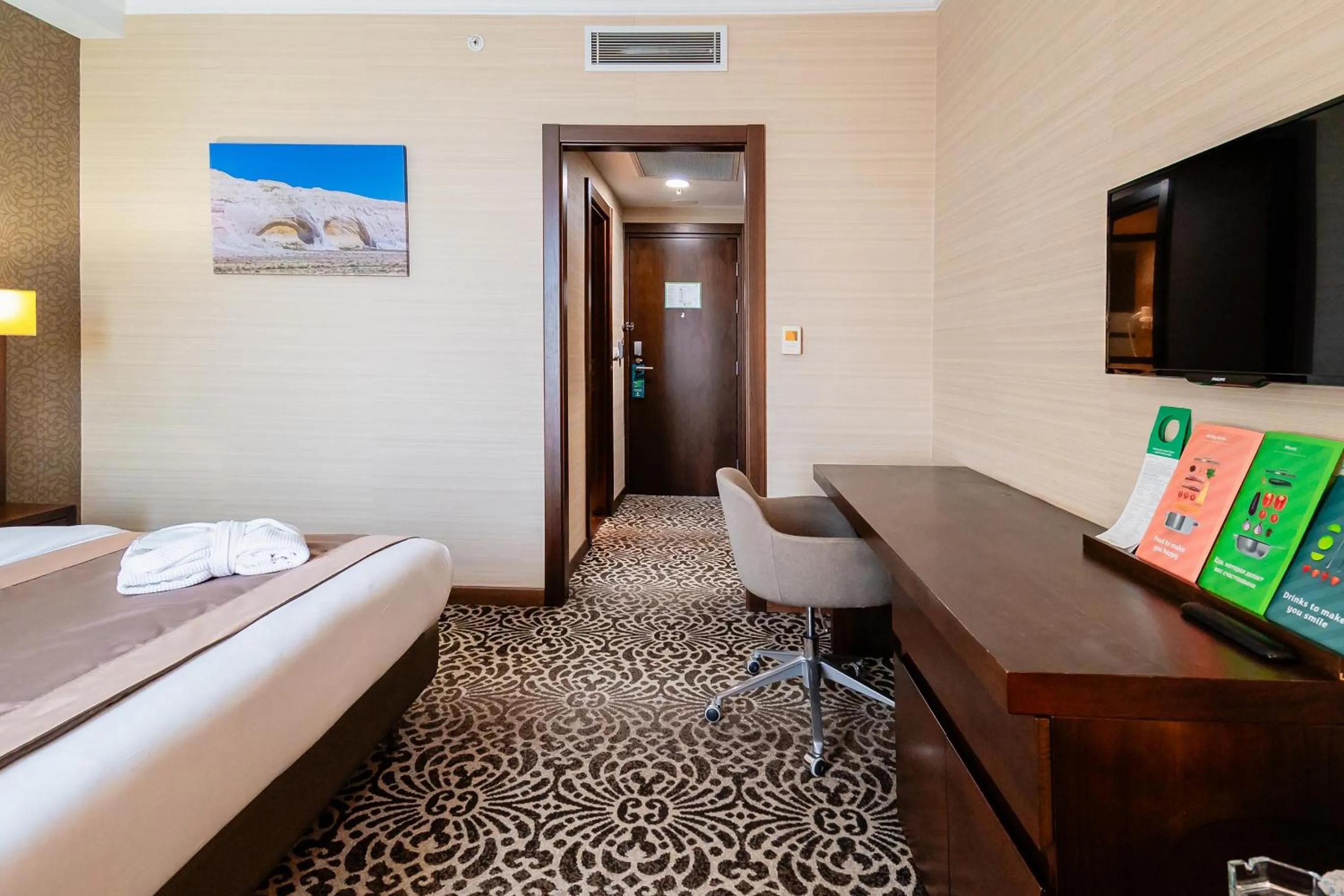 Standard King Room - single occupancy - Smoking in Holiday Inn Aktau by IHG
