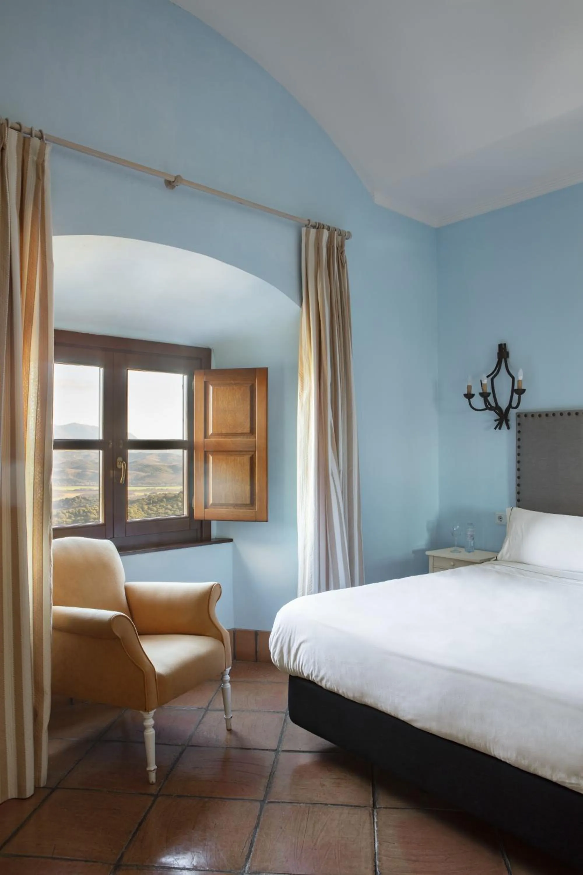 Large Single Room in Hotel Tugasa Castillo de Castellar