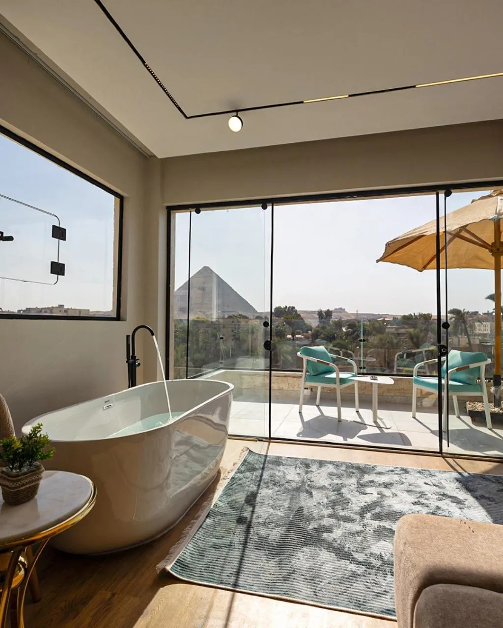 Prestige Suite with Hot Tub Balcony Panorama Pyramid View in Palacio Pyramids Hotel