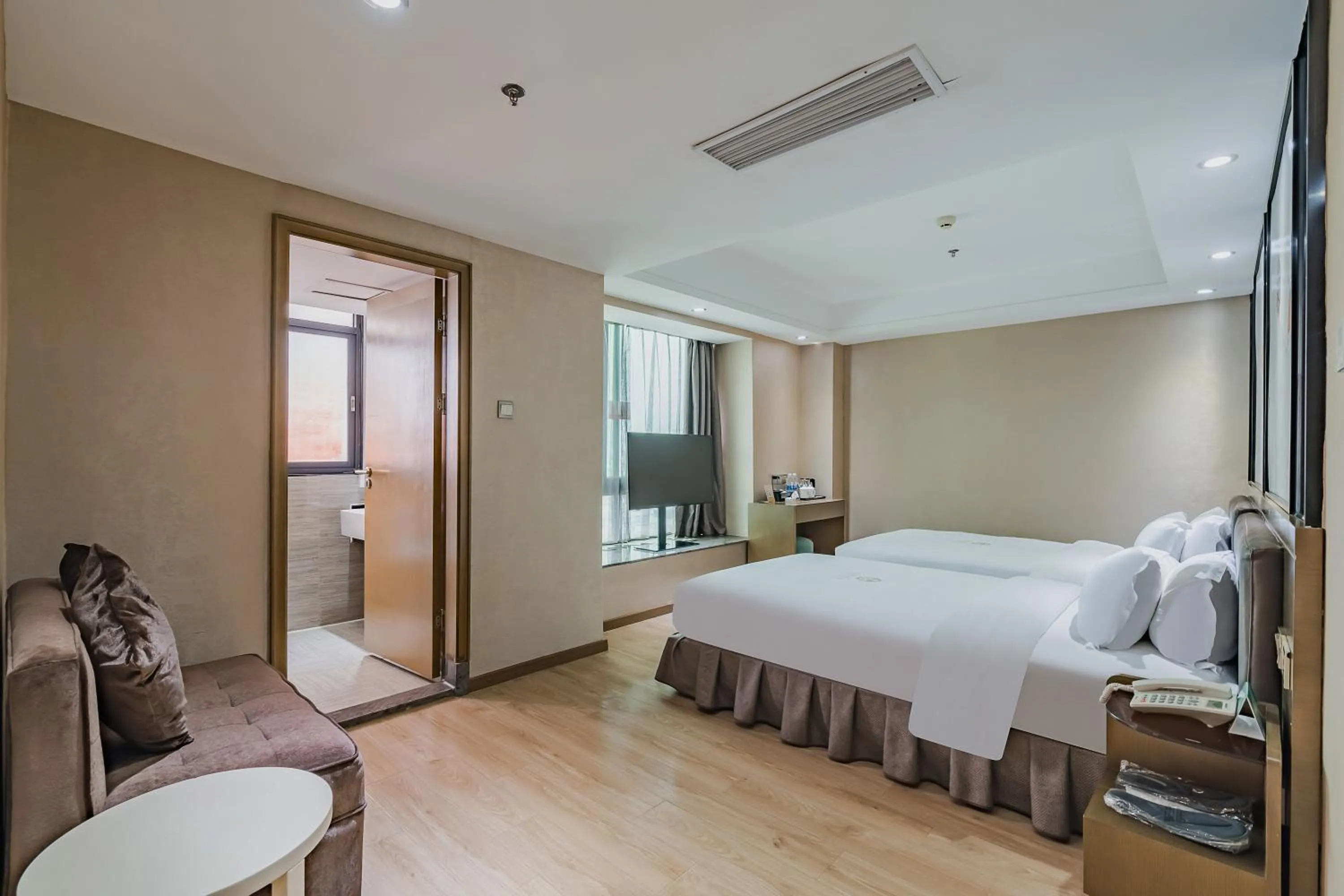 Deluxe Twin Room in Insail Hotels (Pazhou Exhibition Center KeCun Metro Station Dunhe Road Branch Guangzhou)