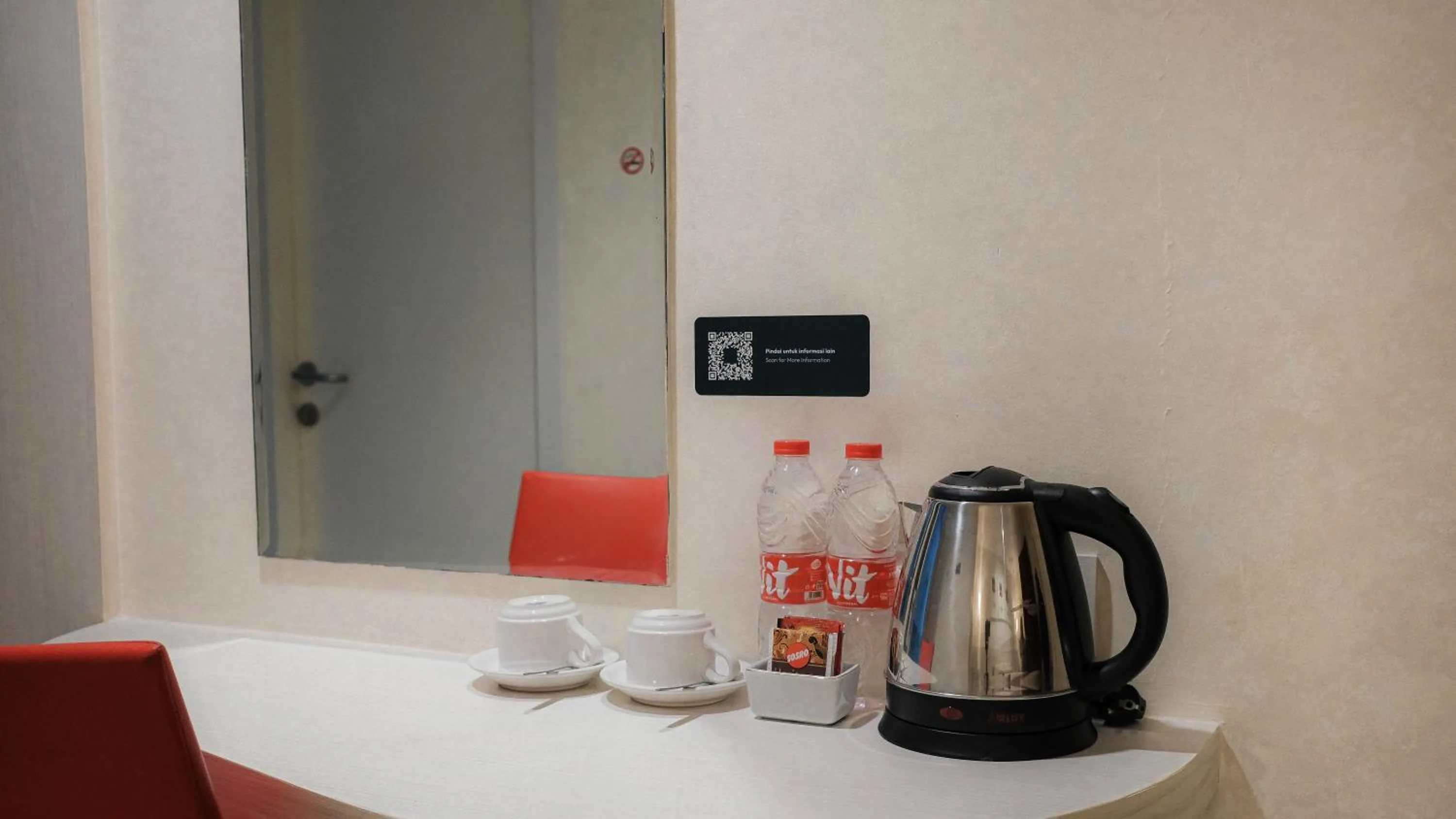 UNIC Queen Room in The Win Hotel Surabaya