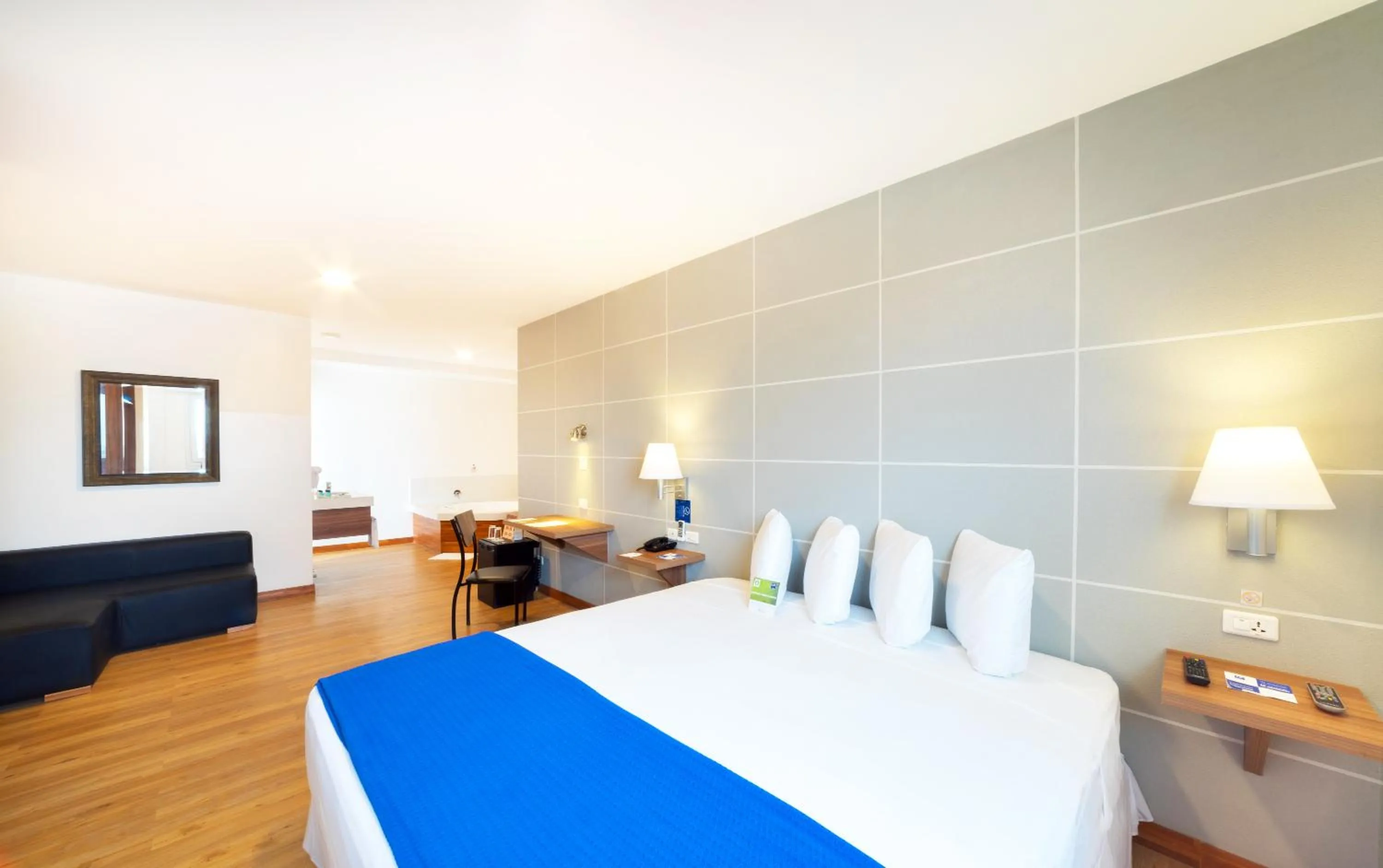 Queen Suite in LP Equipetrol