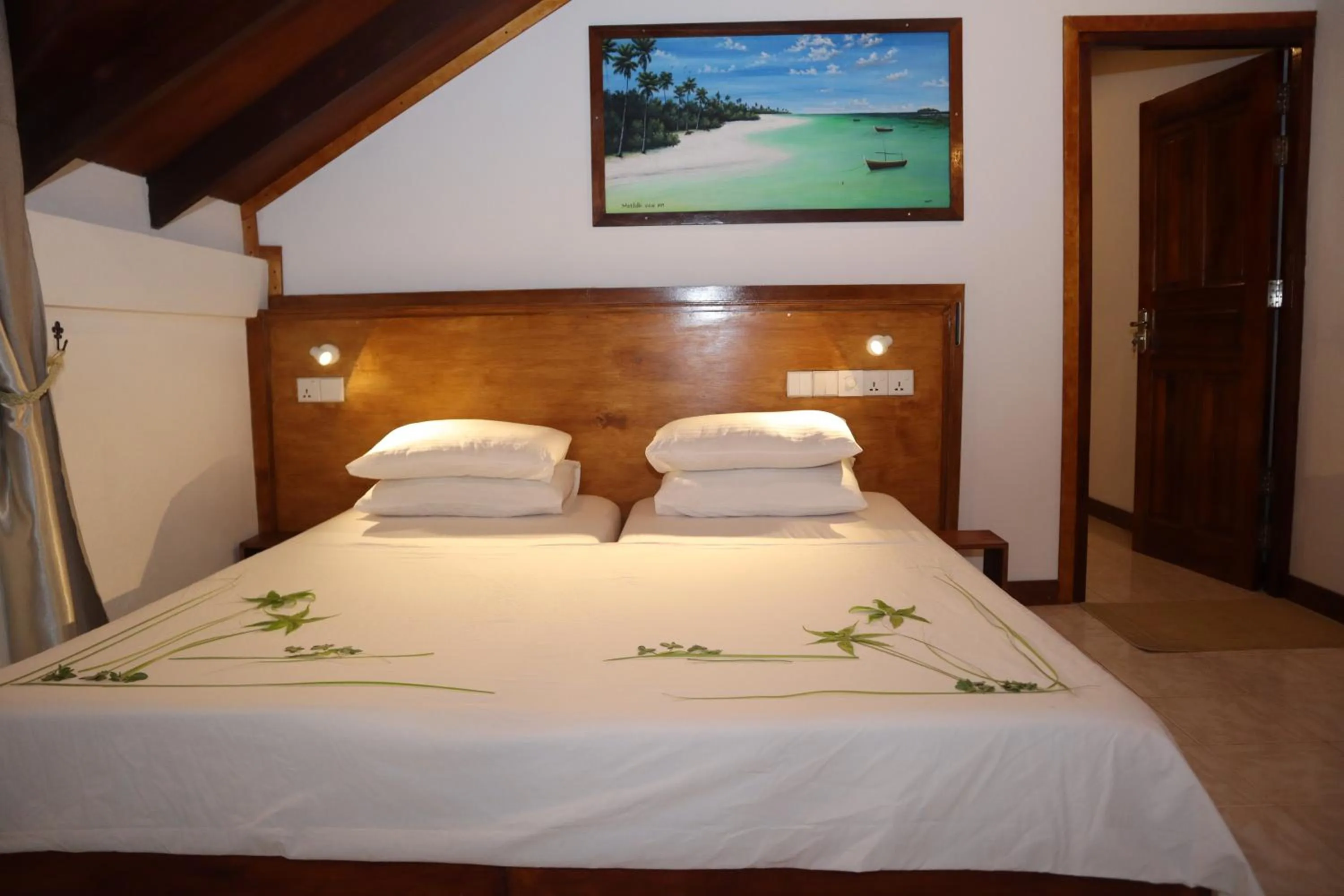 Family Room with Sea View in Masfalhi View Inn