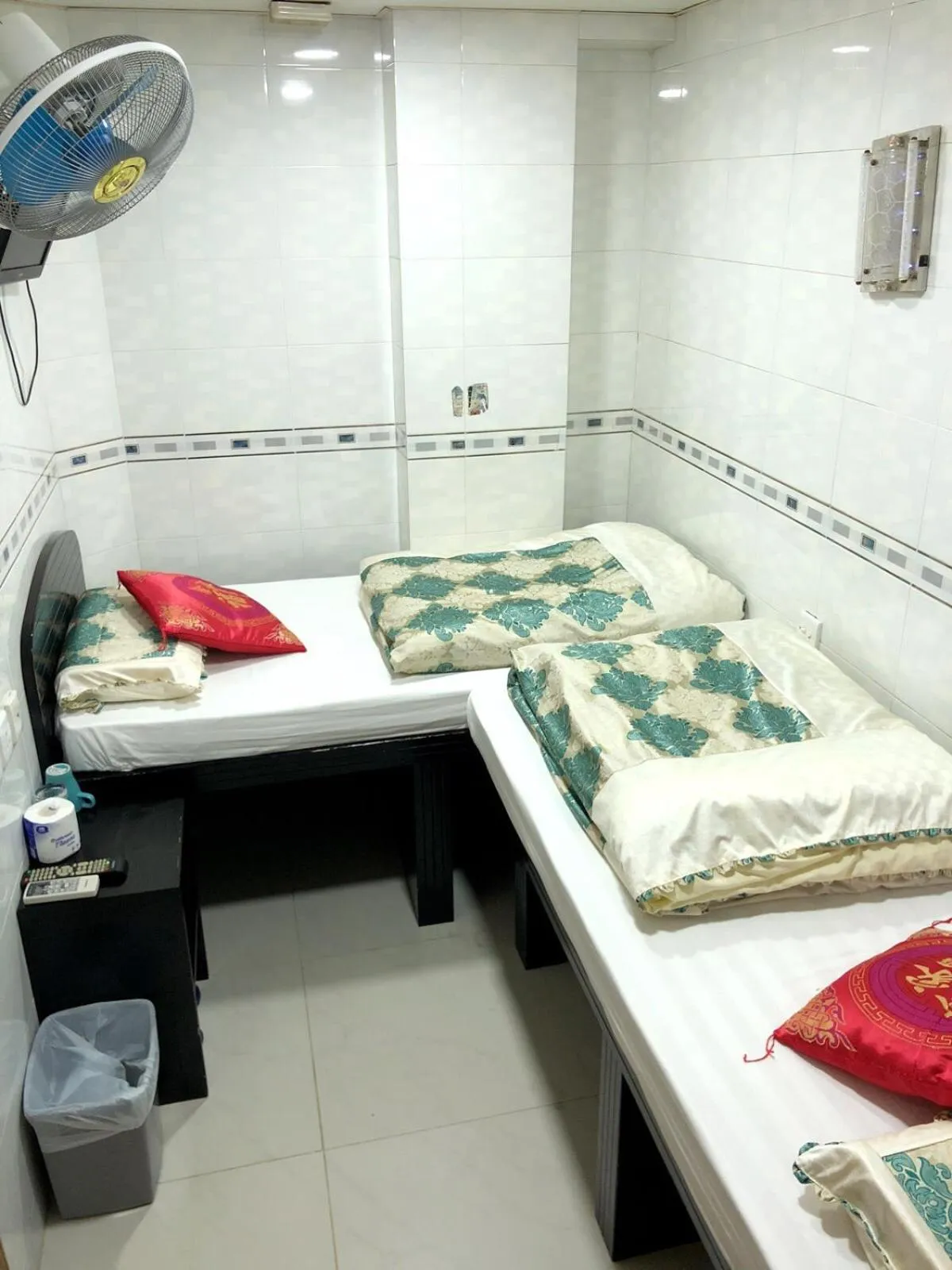 Standard Twin Room in Philippine Hostel