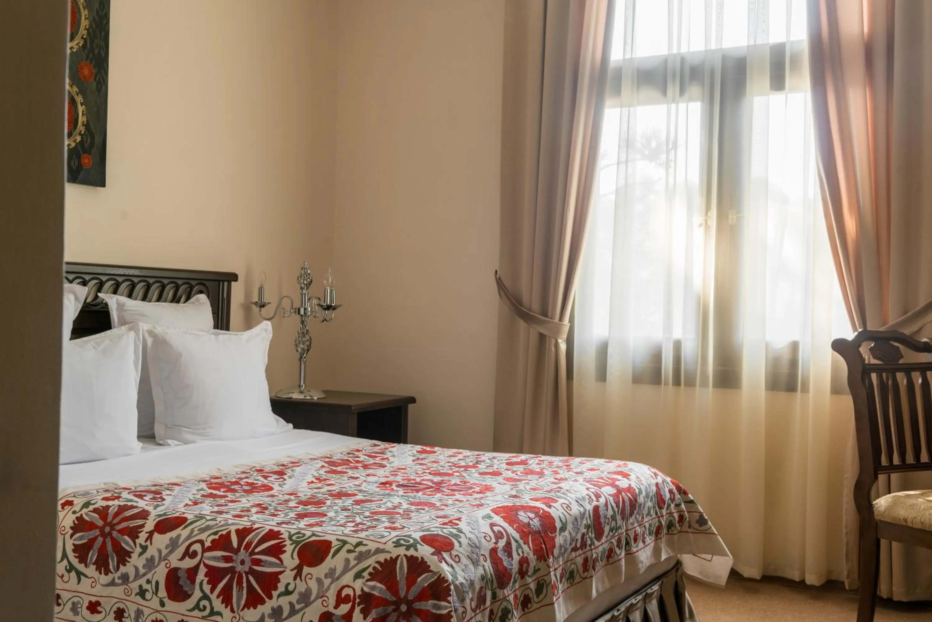 Double Room with Private Bathroom in L'Argamak