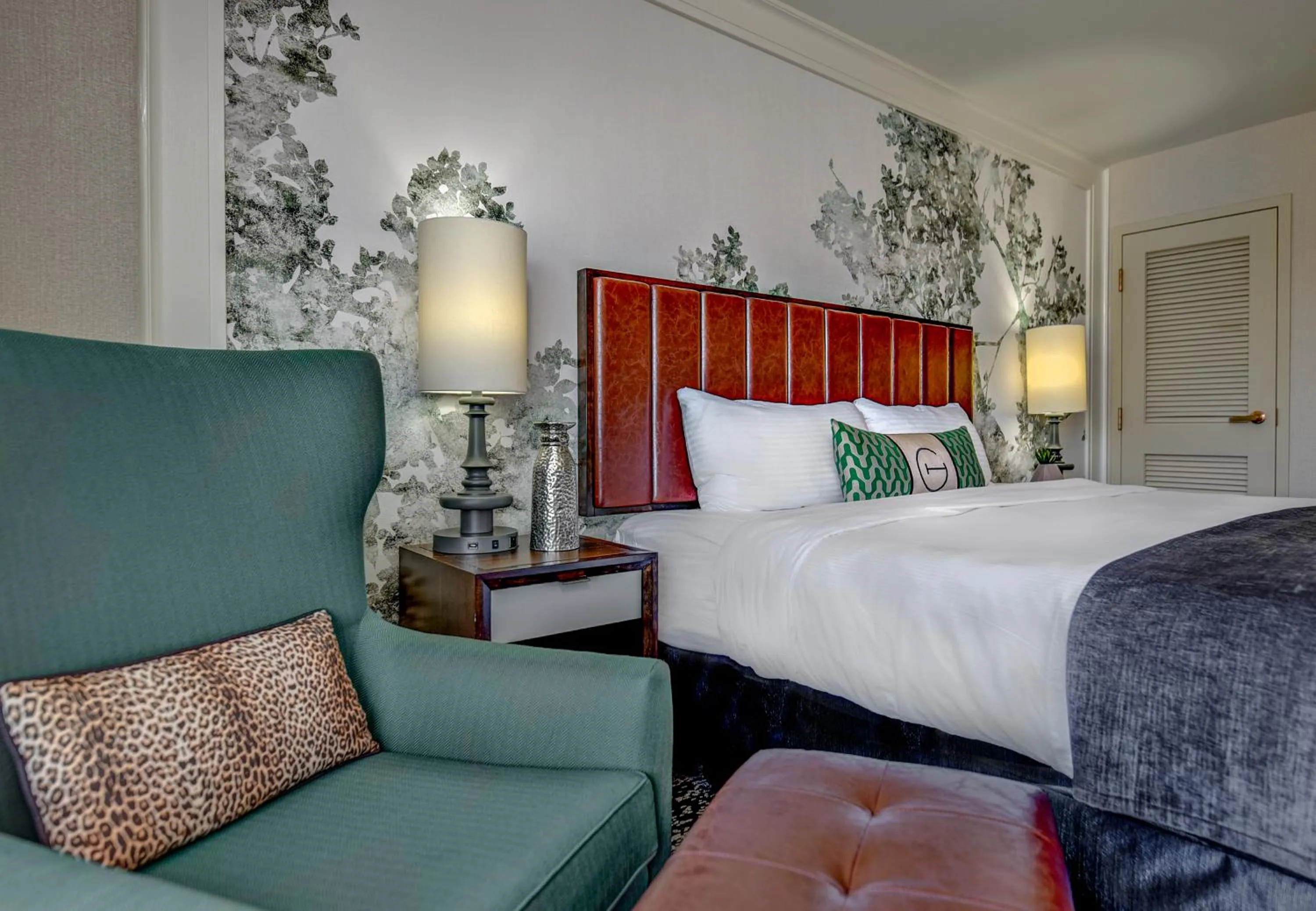 Deluxe King Room in The Grove Hotel