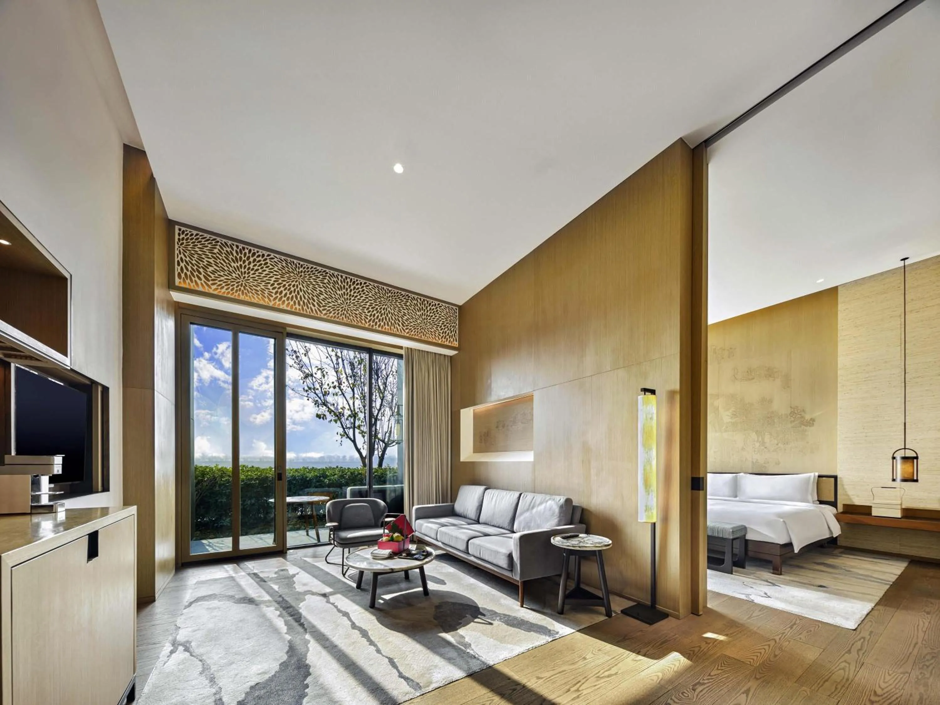 Superior Suite with Lounge Access and Garden View in Pullman Kaifeng Jianye