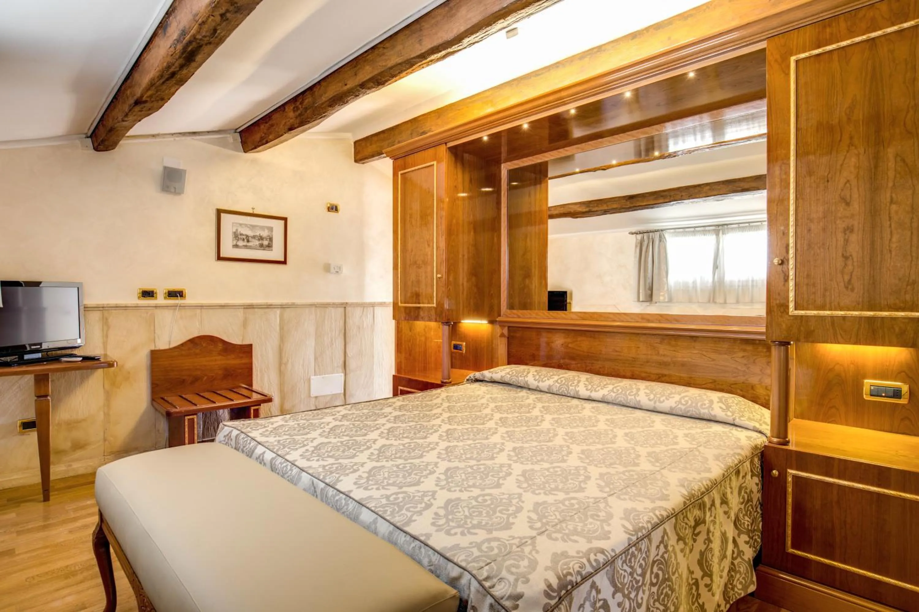 Triple Room in Pantheon Rooms