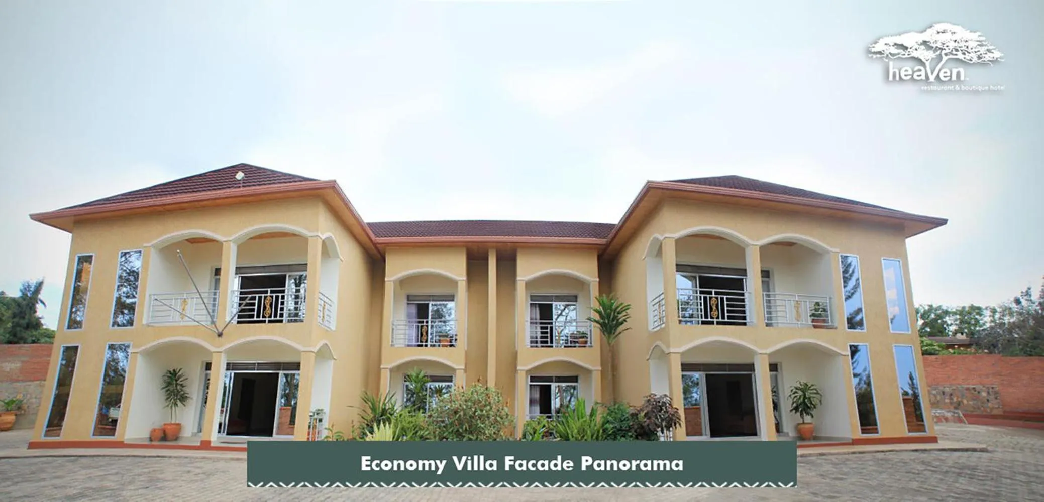 Villa Budget Queen Room with Balcony - single occupancy in Heaven Restaurant & Boutique Hotel