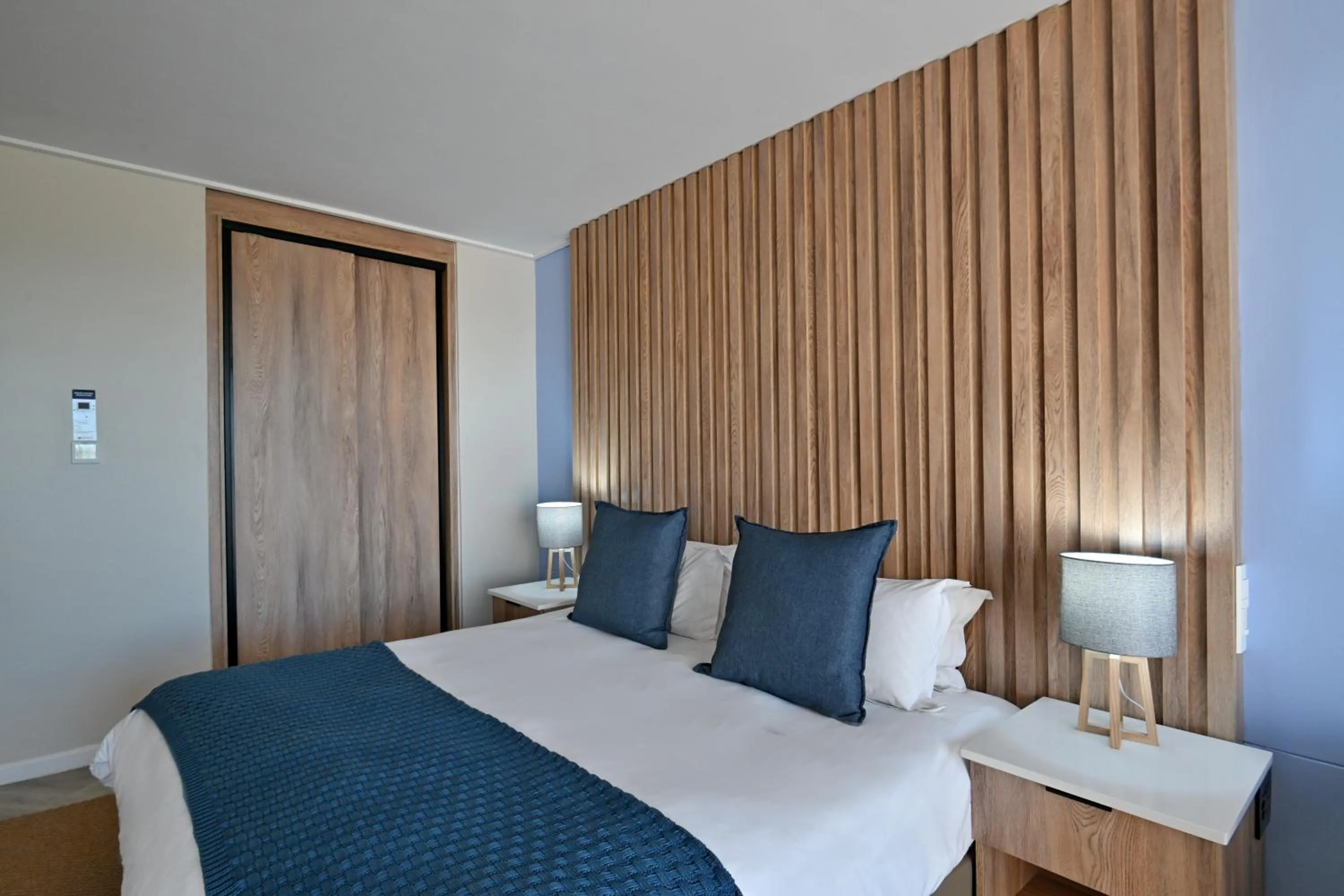 Classic King or Twin Room with Bath and Shower - single occupancy in Lagoon Beach Hotel & Spa