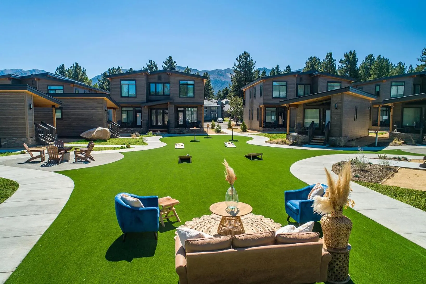 Cabin King in Outbound Mammoth