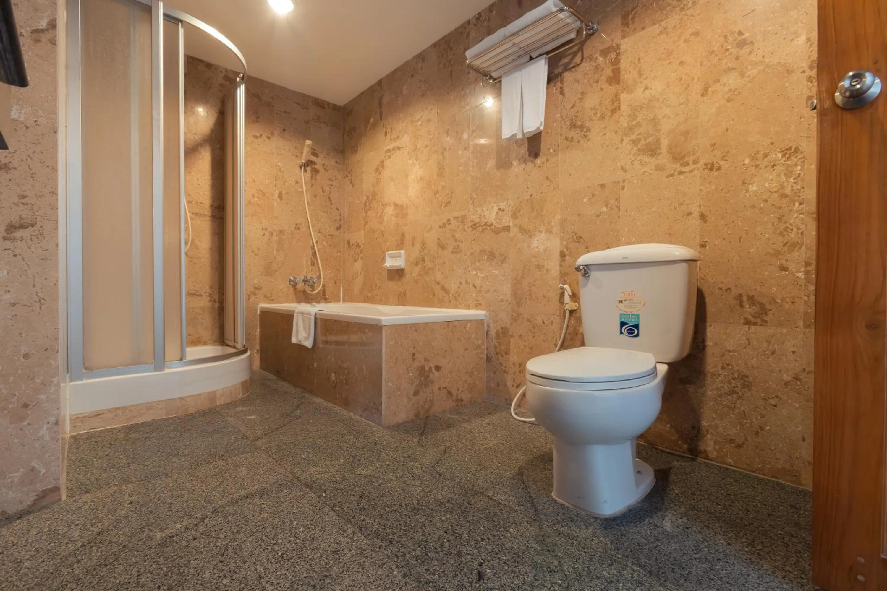 Suite with Balcony in Sandy Spring Hotel