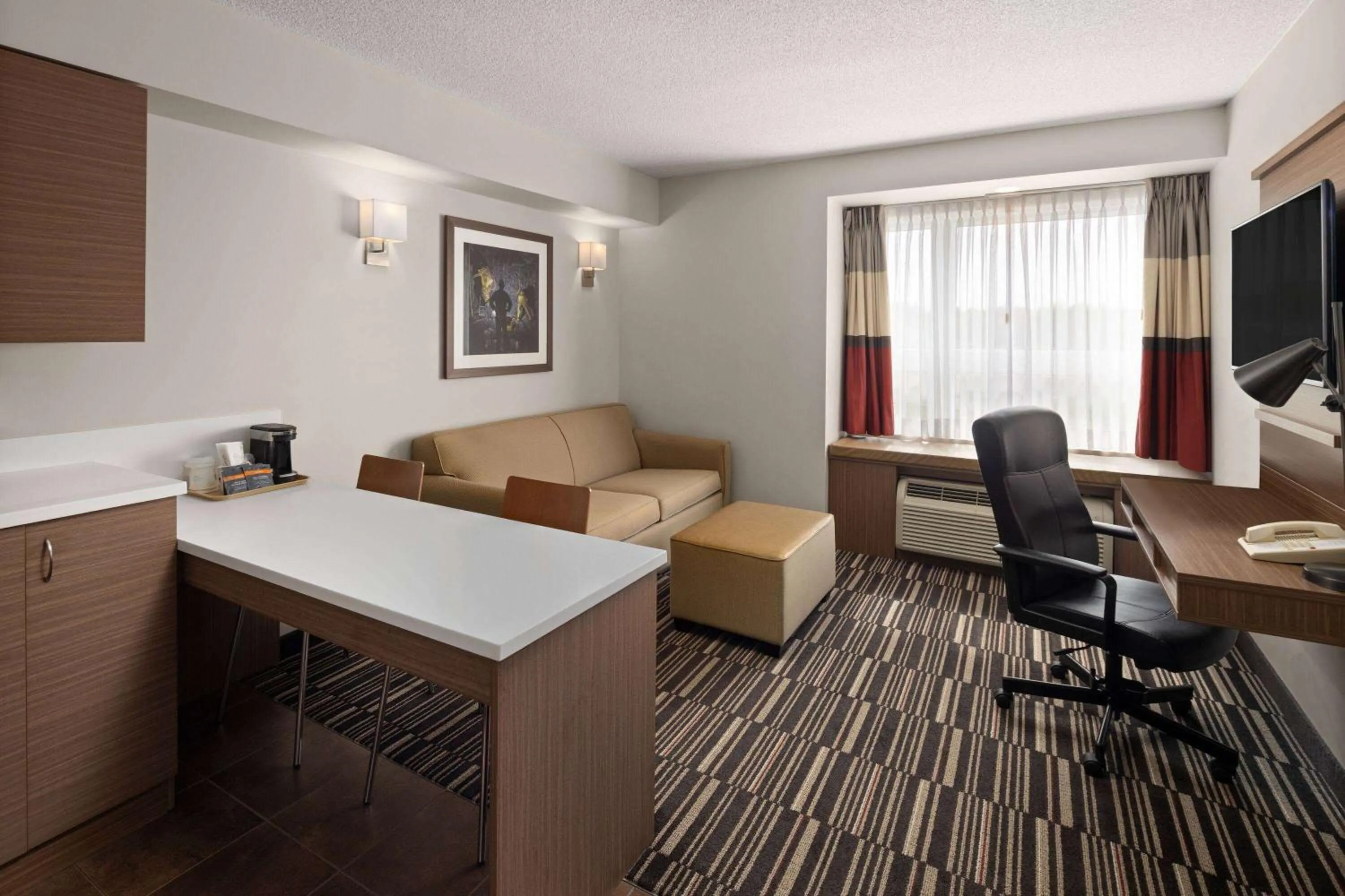 Deluxe Queen Suite - Non-Smoking in Microtel Inn & Suites by Wyndham Kirkland Lake