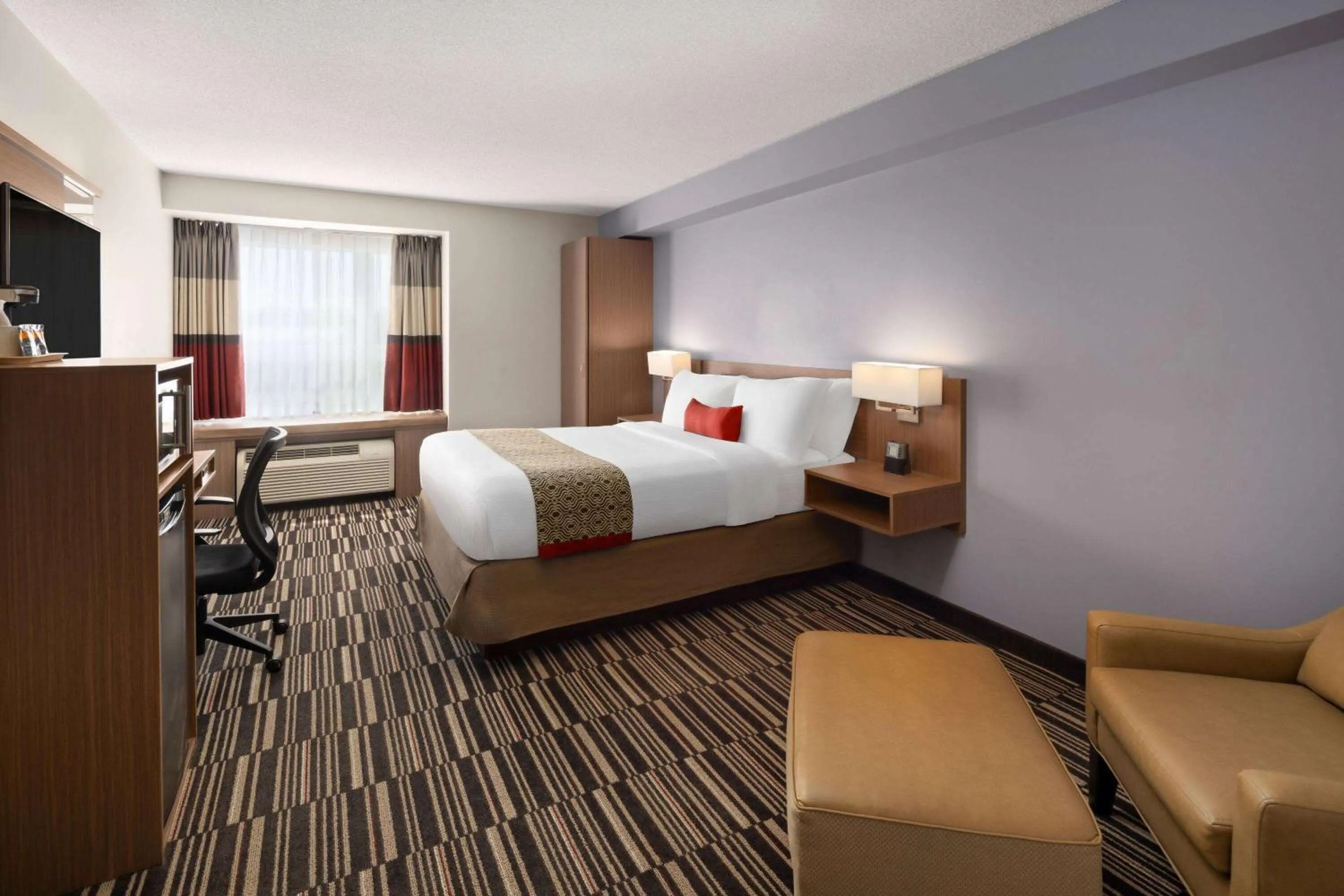 Deluxe Queen Room - Non-Smoking in Microtel Inn & Suites by Wyndham Kirkland Lake