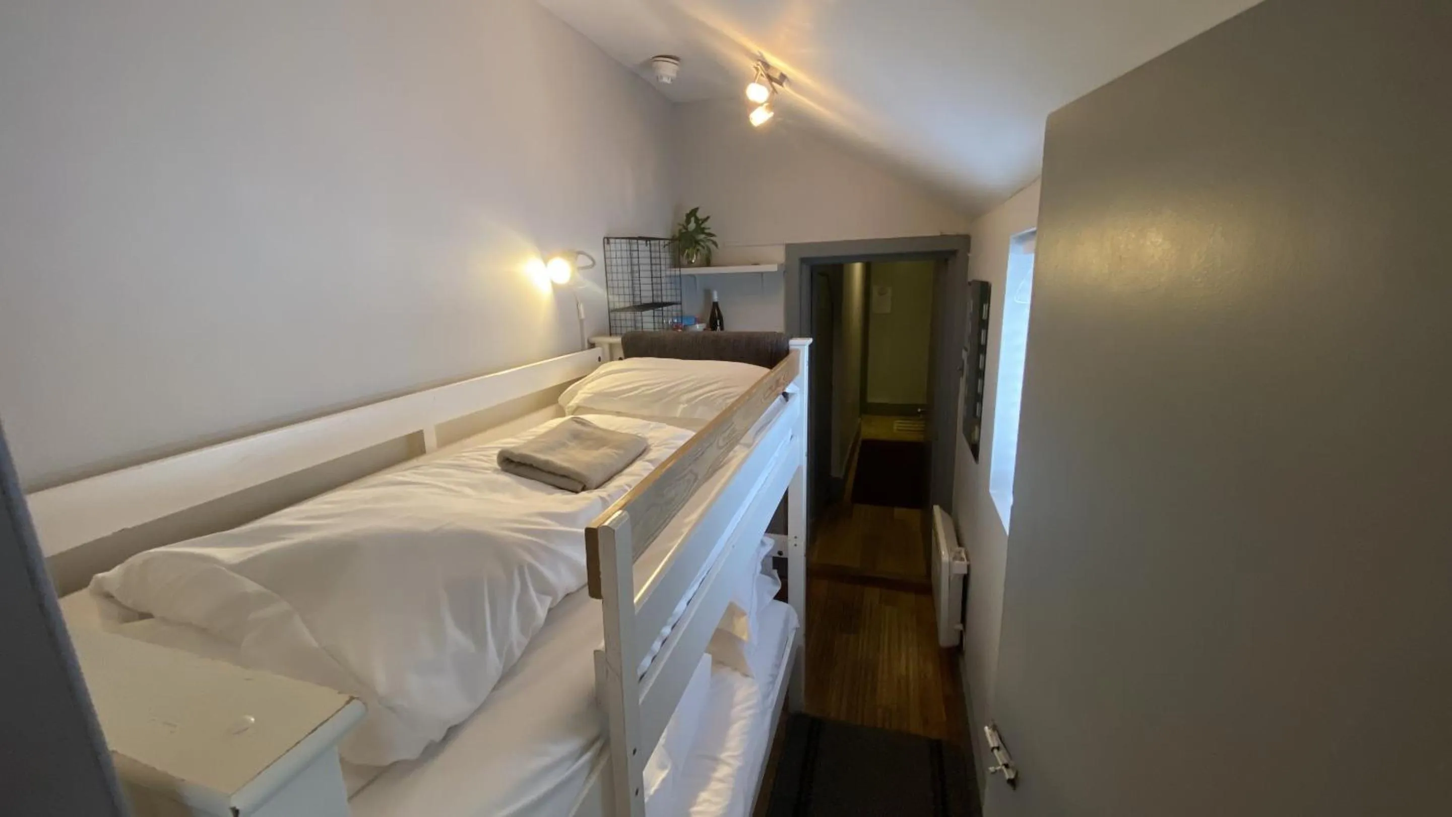 Twin Bunk Beds- Compact Room in EI8HT Brighton Guest Accommodation
