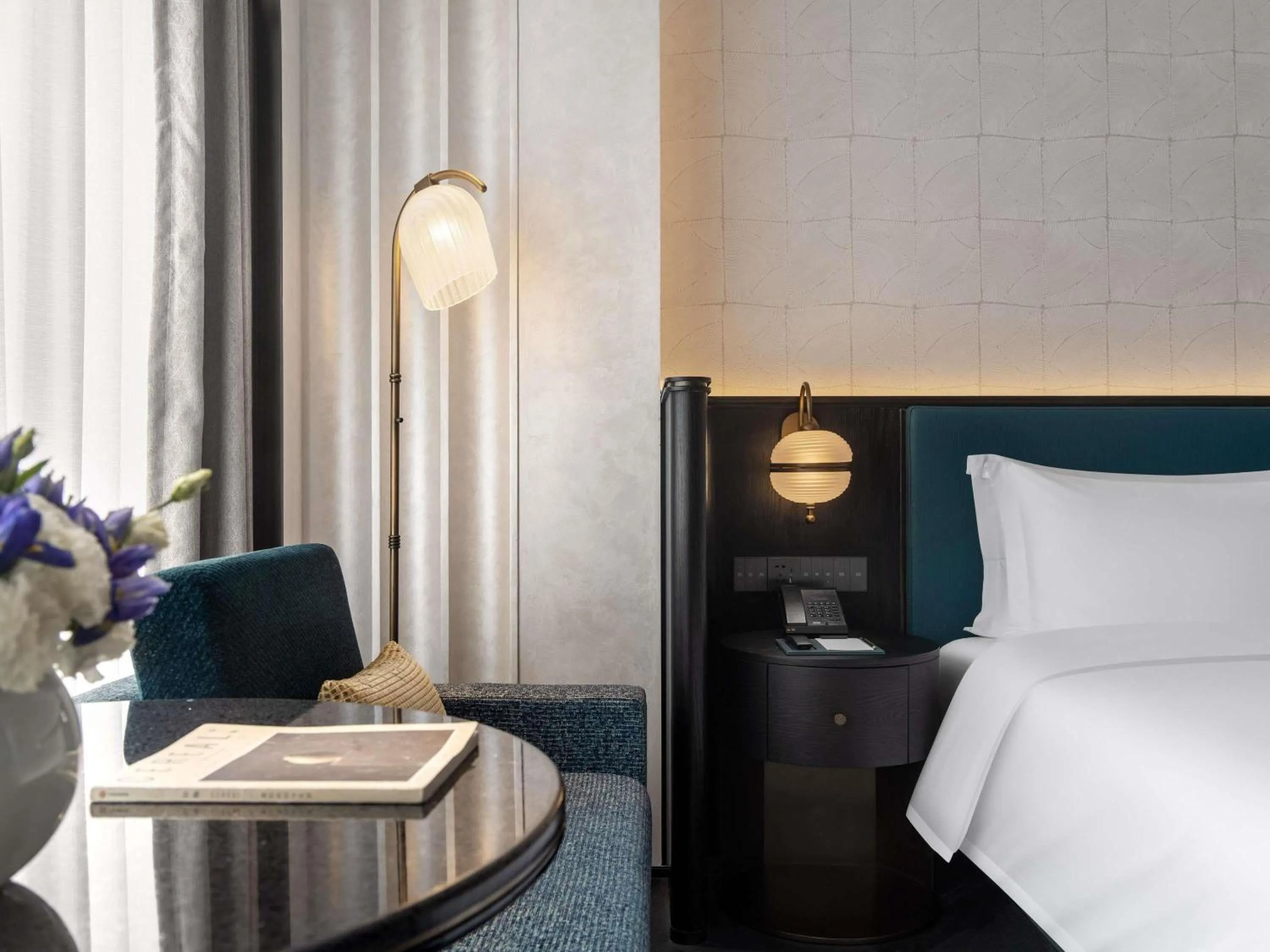 LUXURY CLUB ROOM, Club Millesime Access, 1 King Size Bed, City View in Sofitel Shanghai North Bund