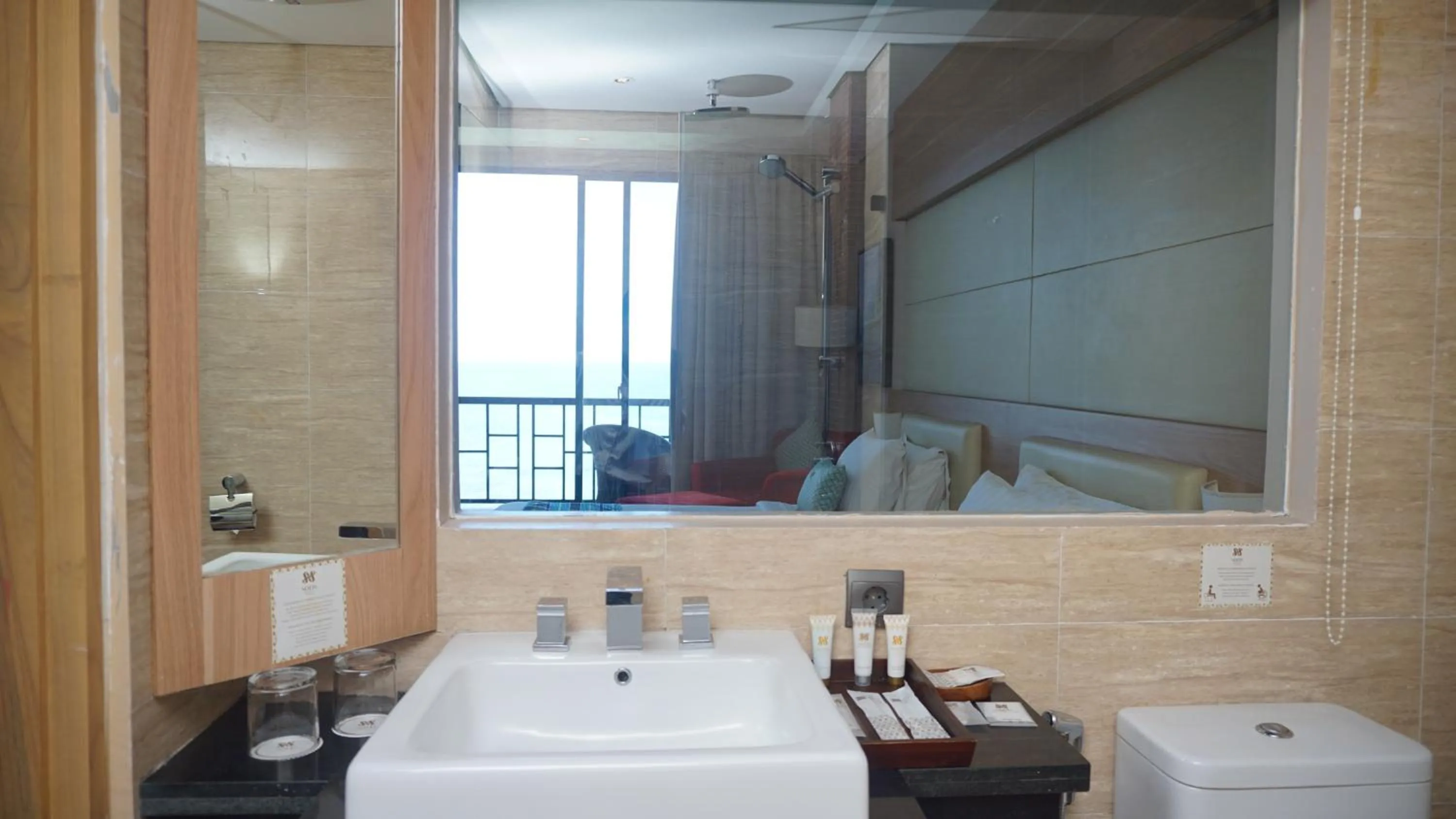 Premier Twin Room with Sea View in Sotis Hotel Kupang