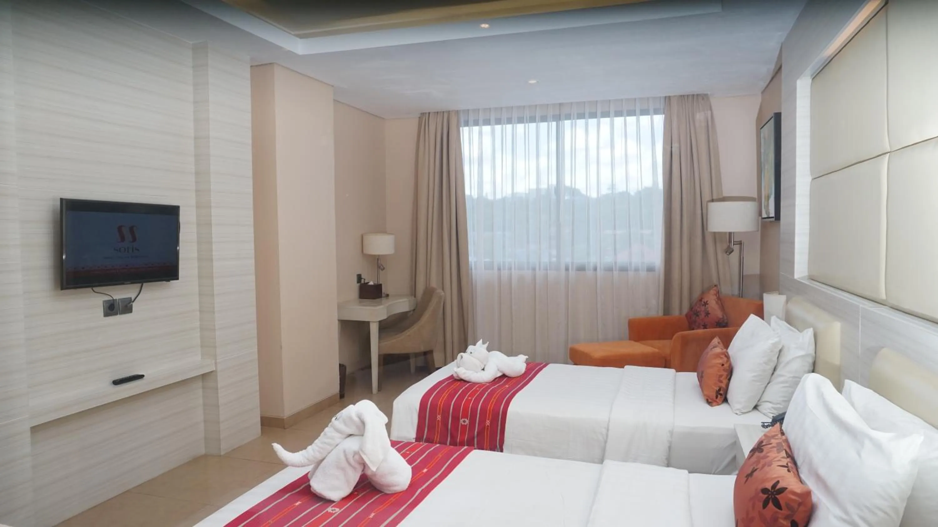 Deluxe Twin Room with City View in Sotis Hotel Kupang