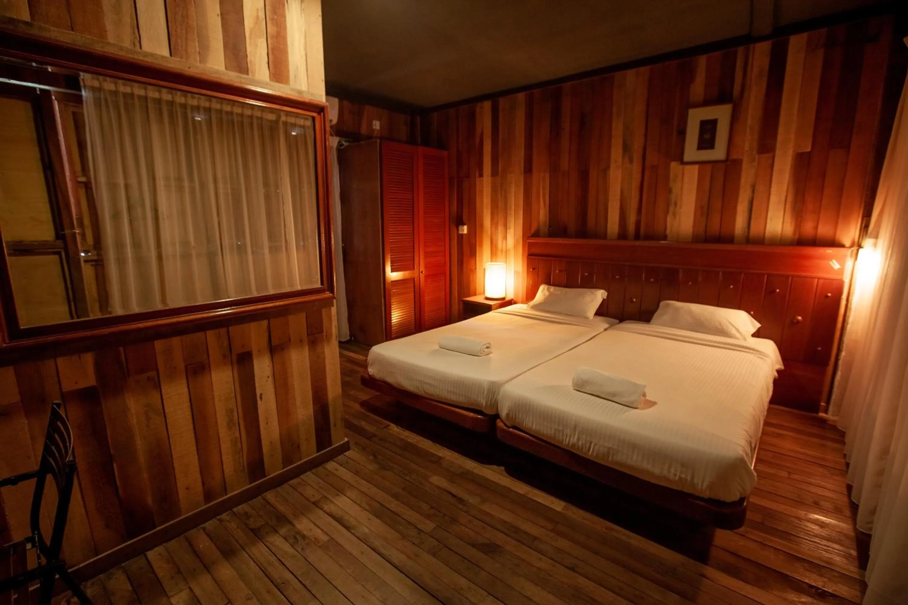 Twin Room with Pool View in Joe Fisherman Inn