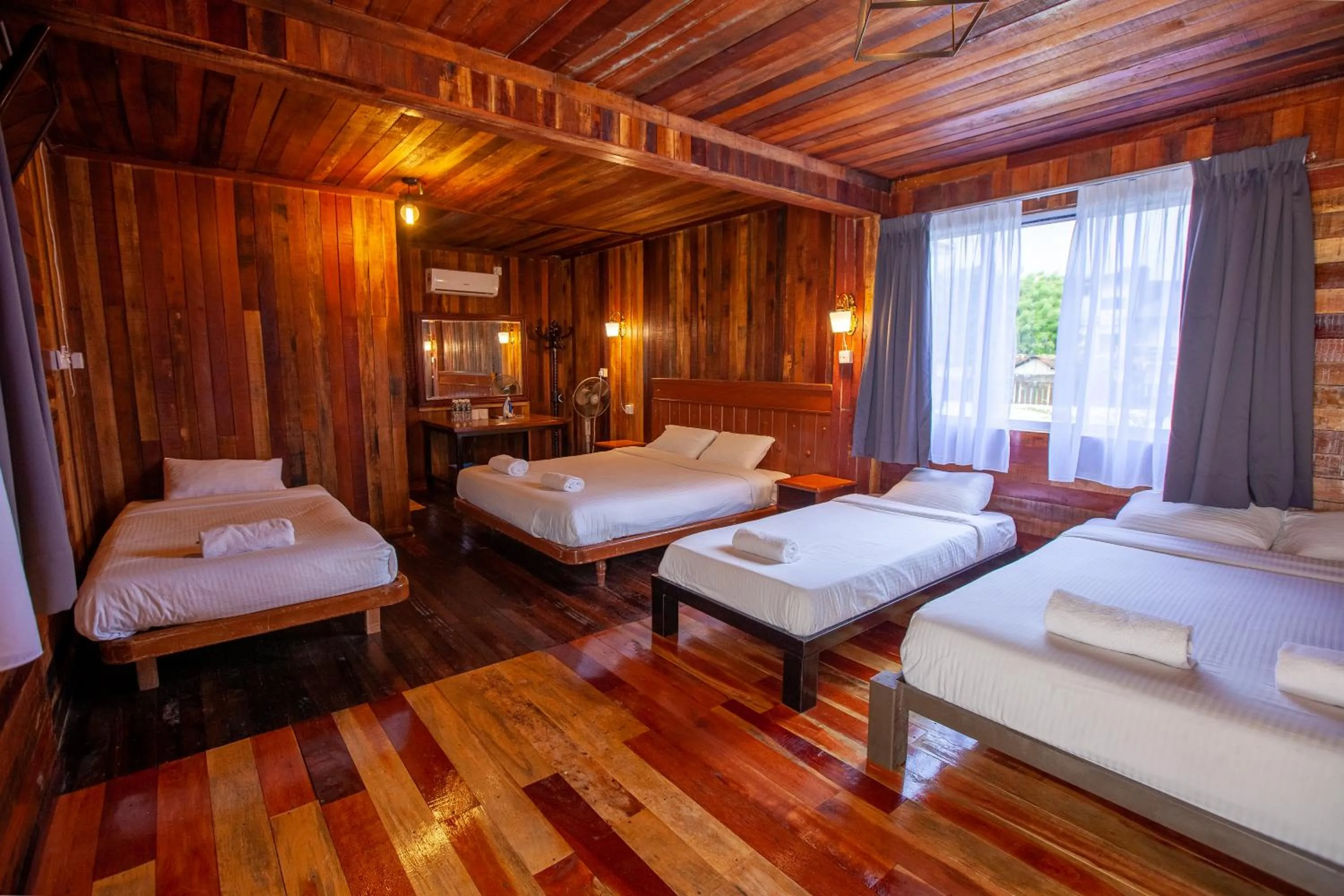 Superior Family Room in Joe Fisherman Inn