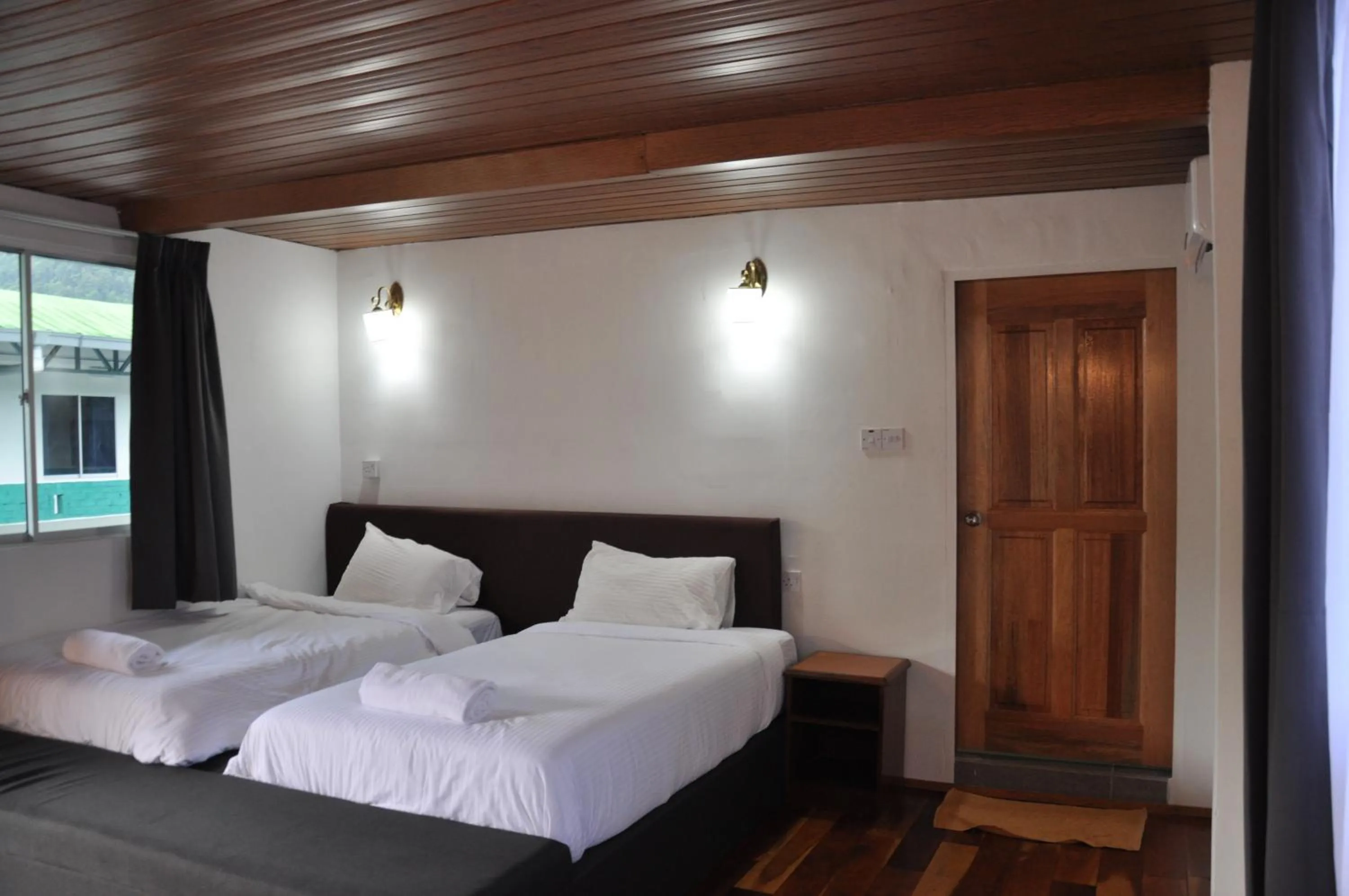 Superior Twin Room in Joe Fisherman Inn