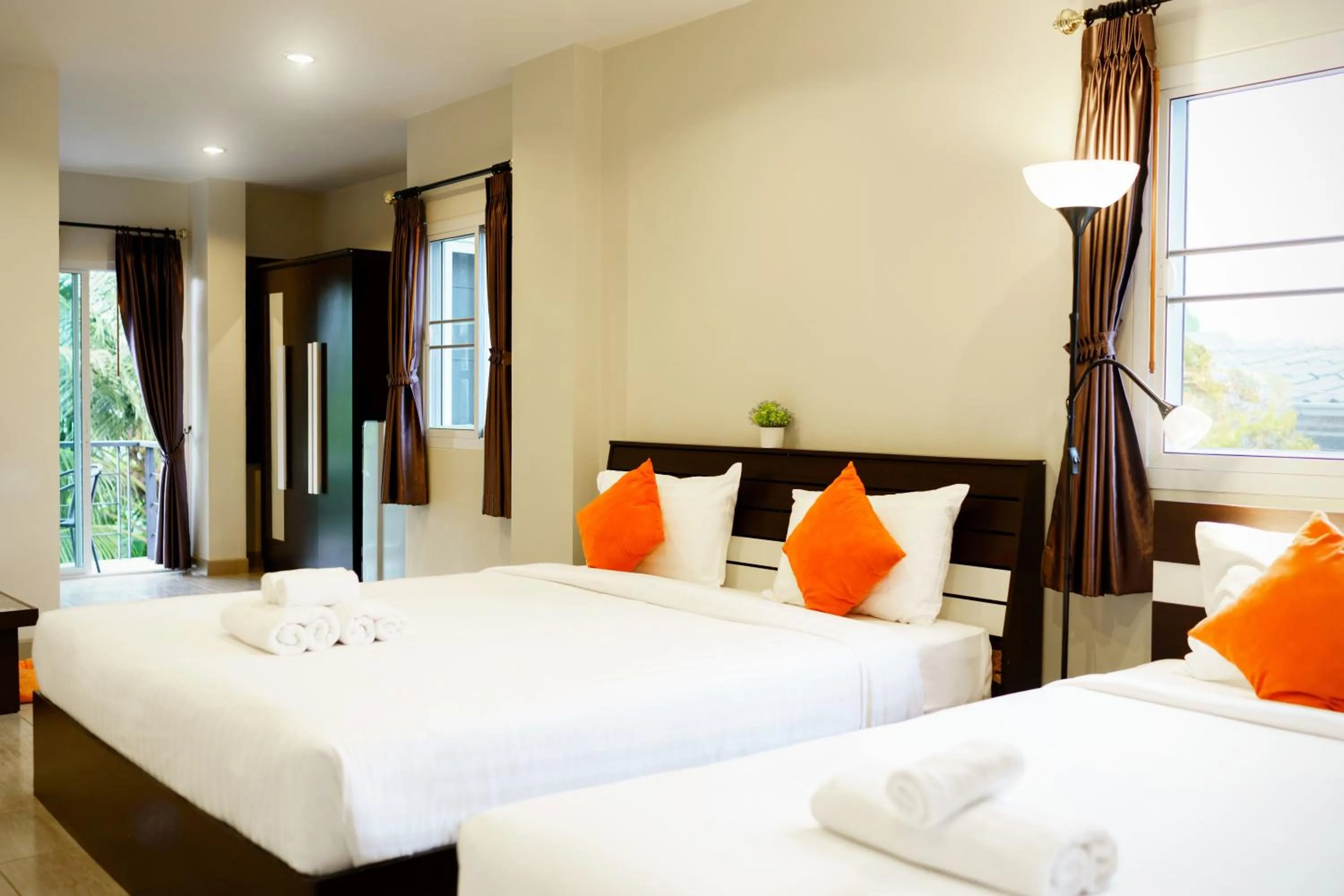 Deluxe Room in Me Dream Residence