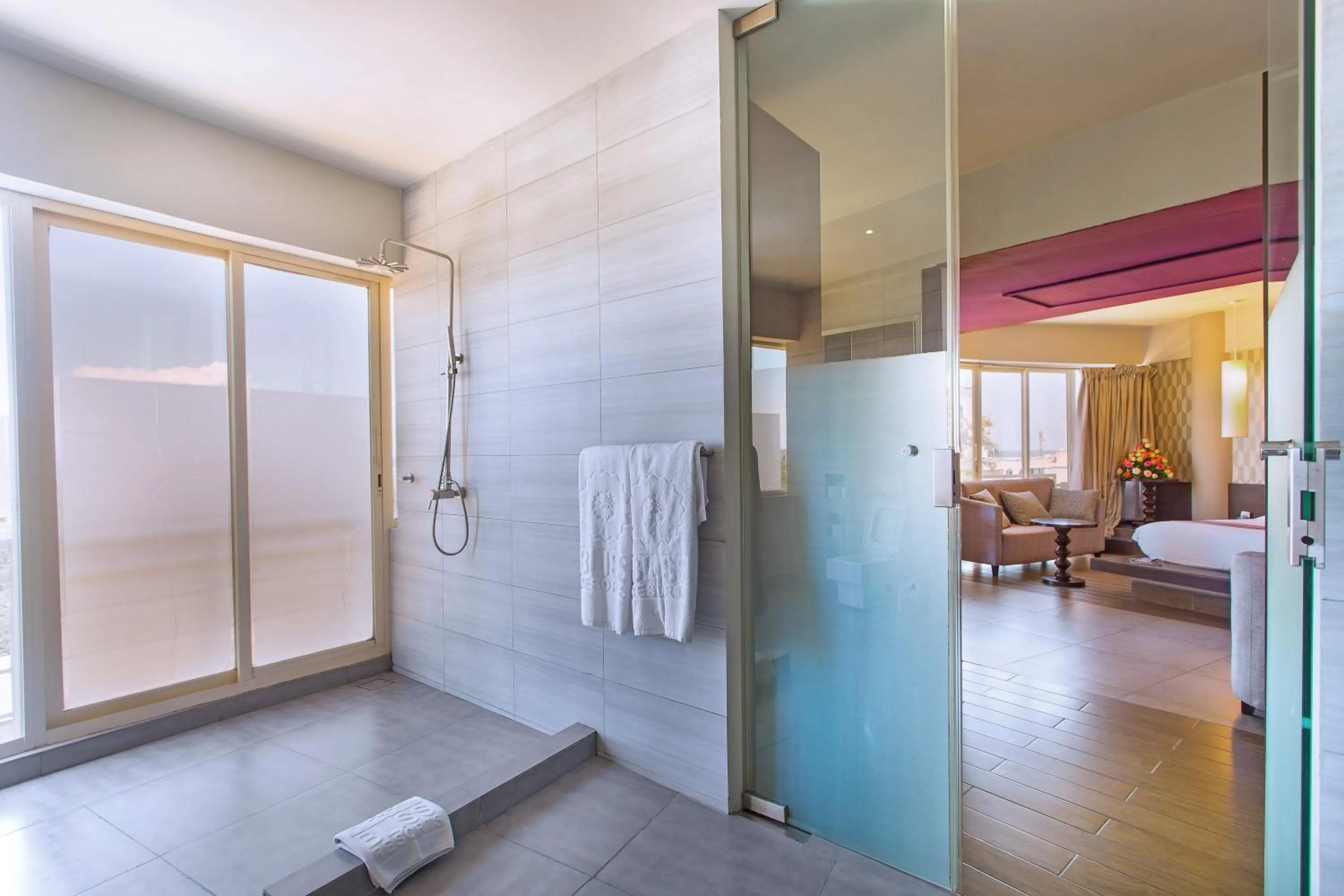 Queen Suite with Sea View - single occupancy in Bliss Resort