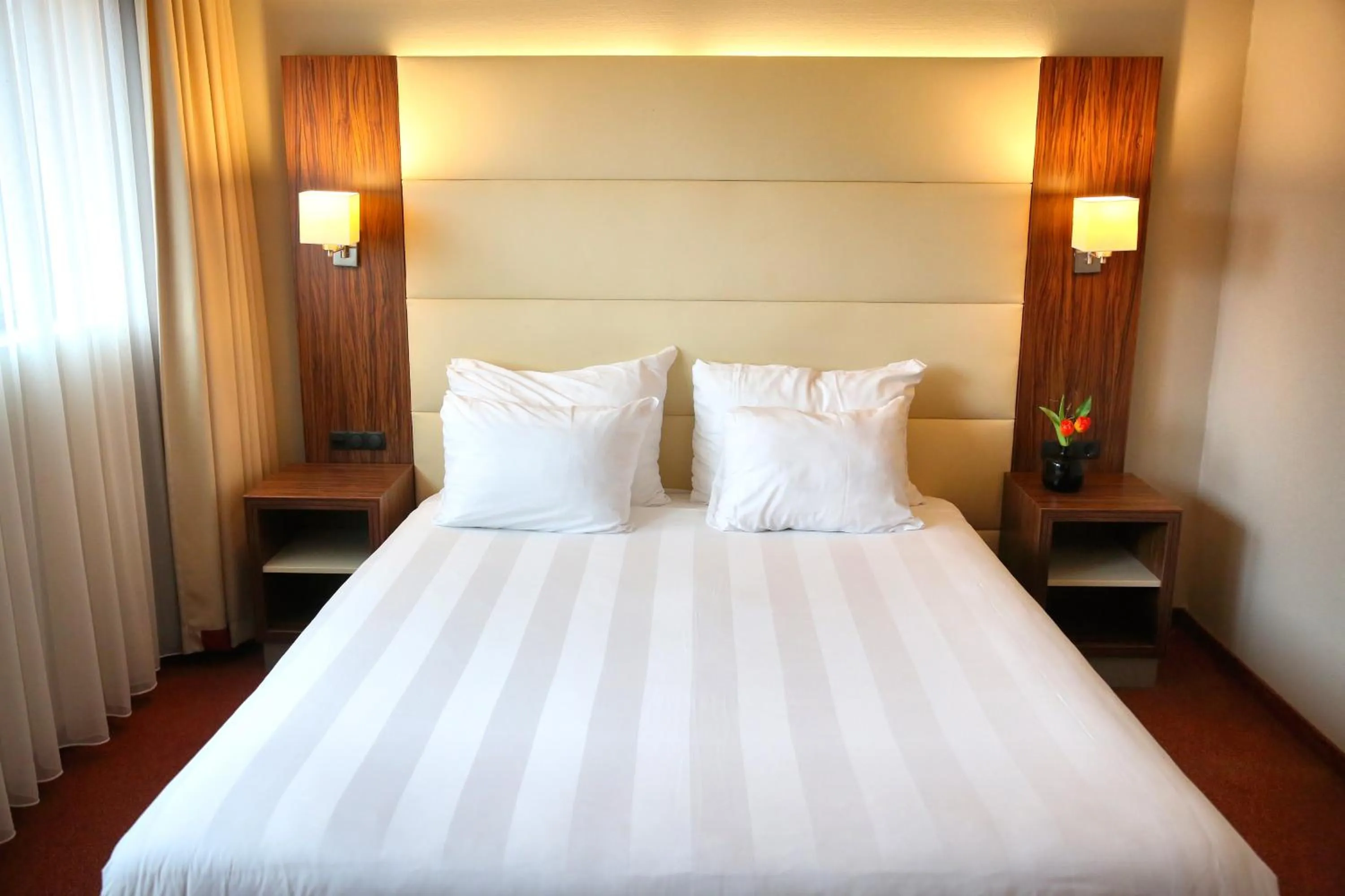 Classic Double Room in Van der Valk Hotel Rotterdam - Blijdorp