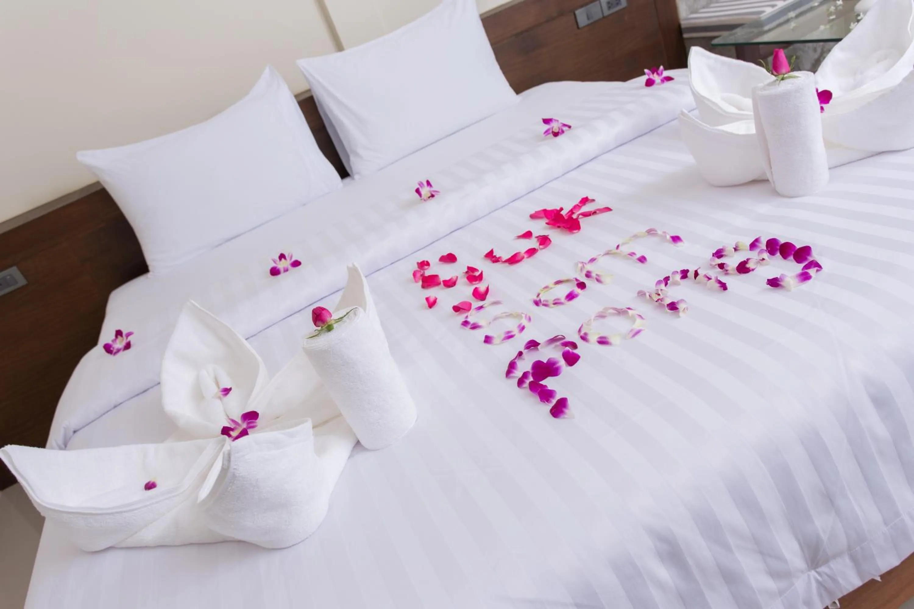 Deluxe Double or Twin Room with Garden View in Suksompong Resort