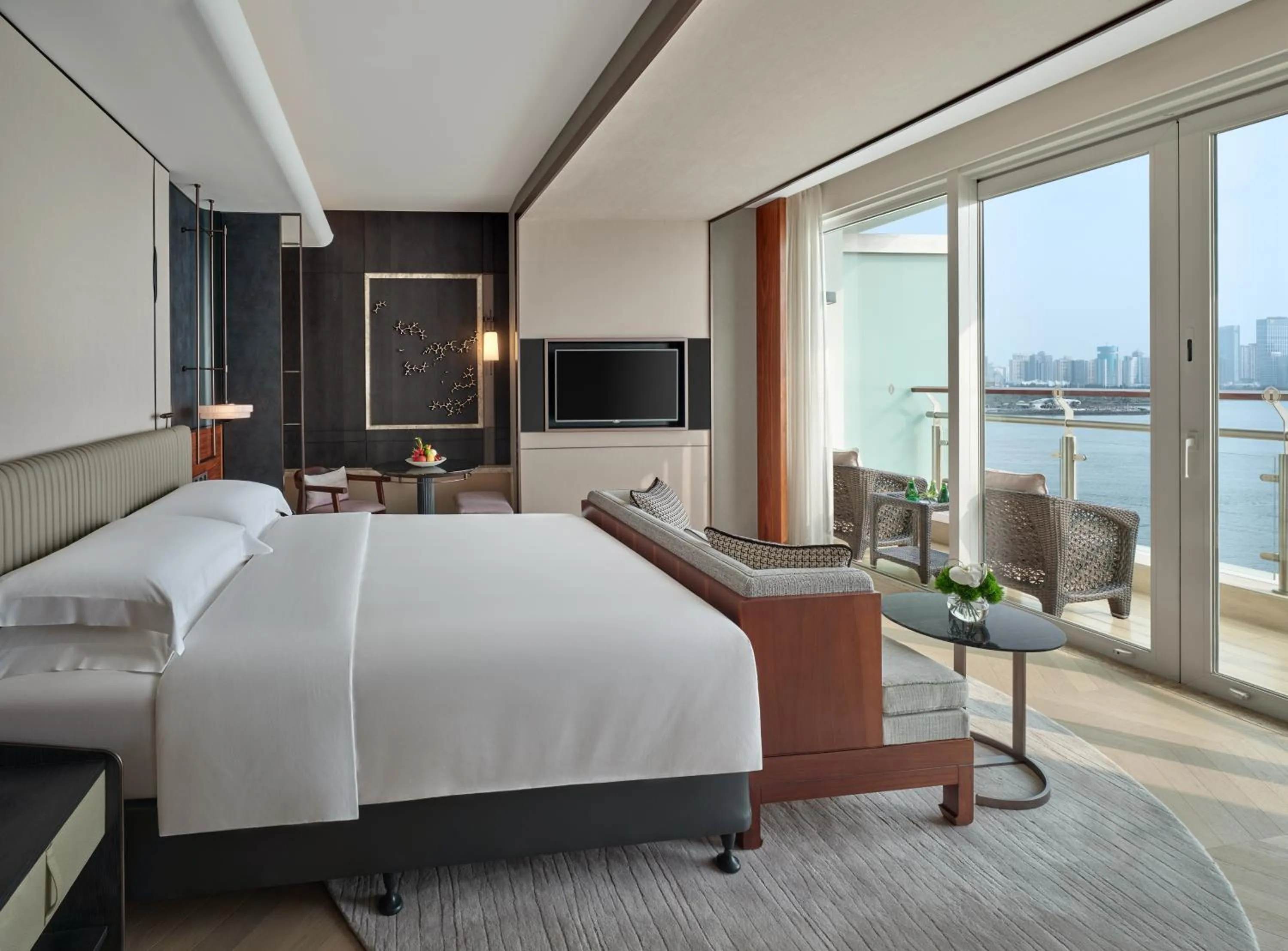 Premium King Room with Balcony and Sea View in InterContinental Haikou Seaview by IHG