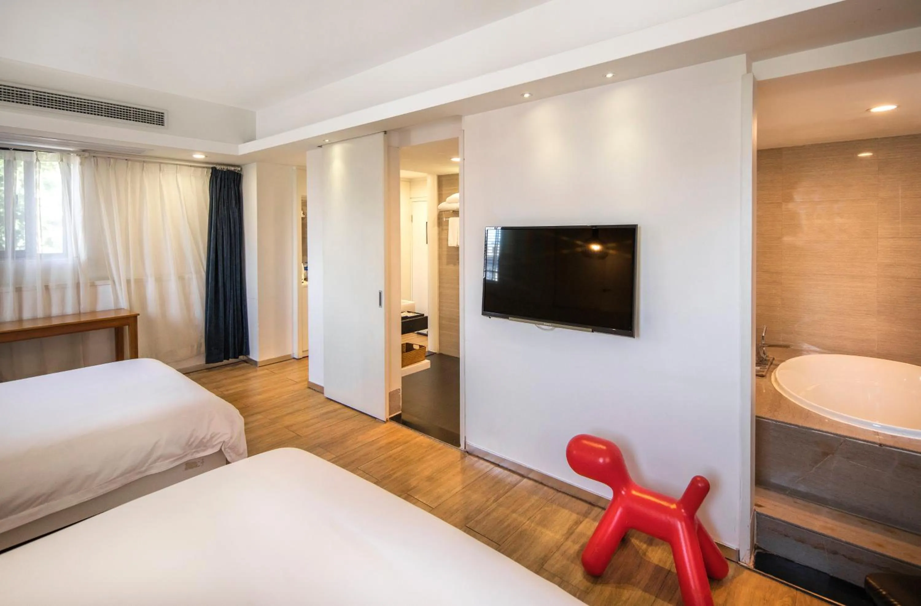 Family Room (2 Adults + 2 Children) in Xiamen Gulangyu Heitan Hotel