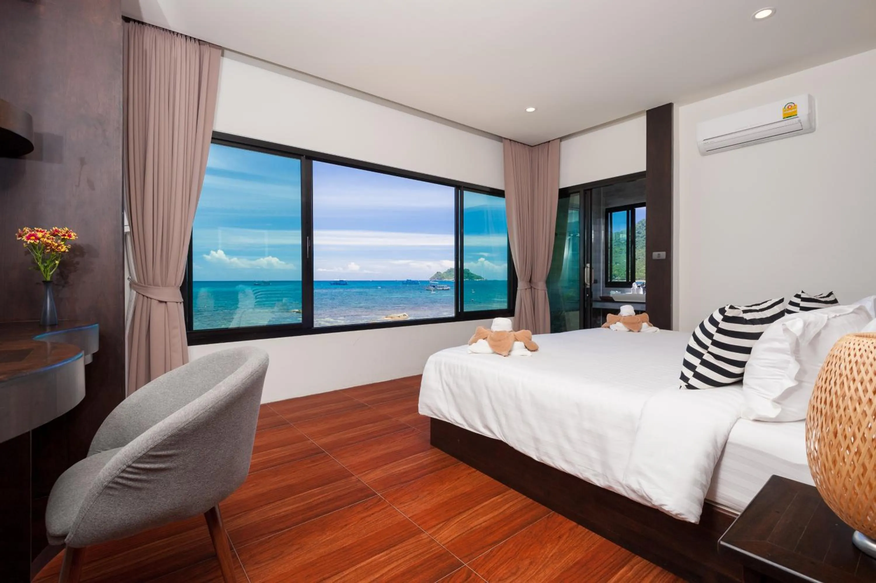 Family Room with Sea View in Simple Life Cliff View Resort