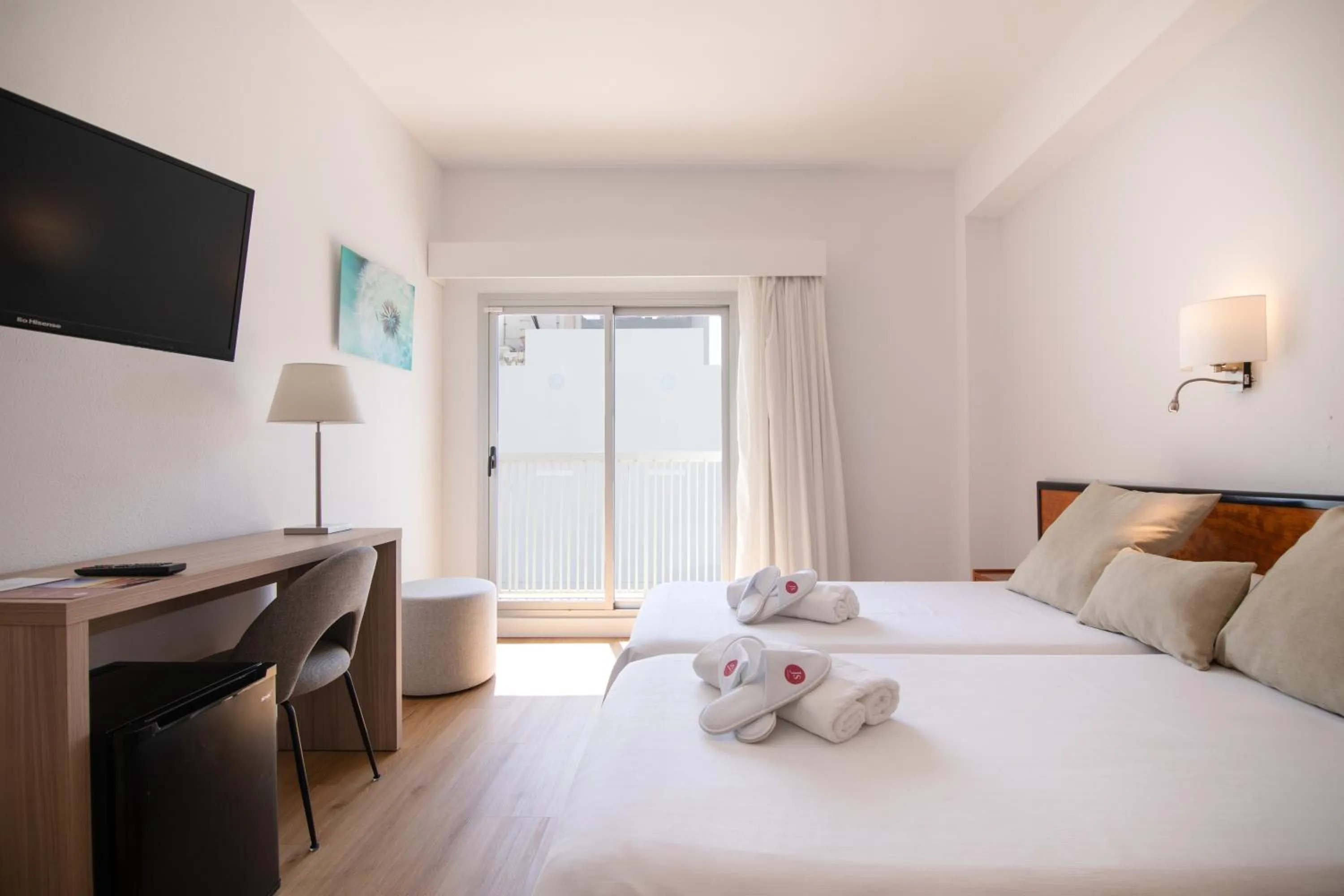 Double Room with Balcony and Lateral Sea View in JS Miramar