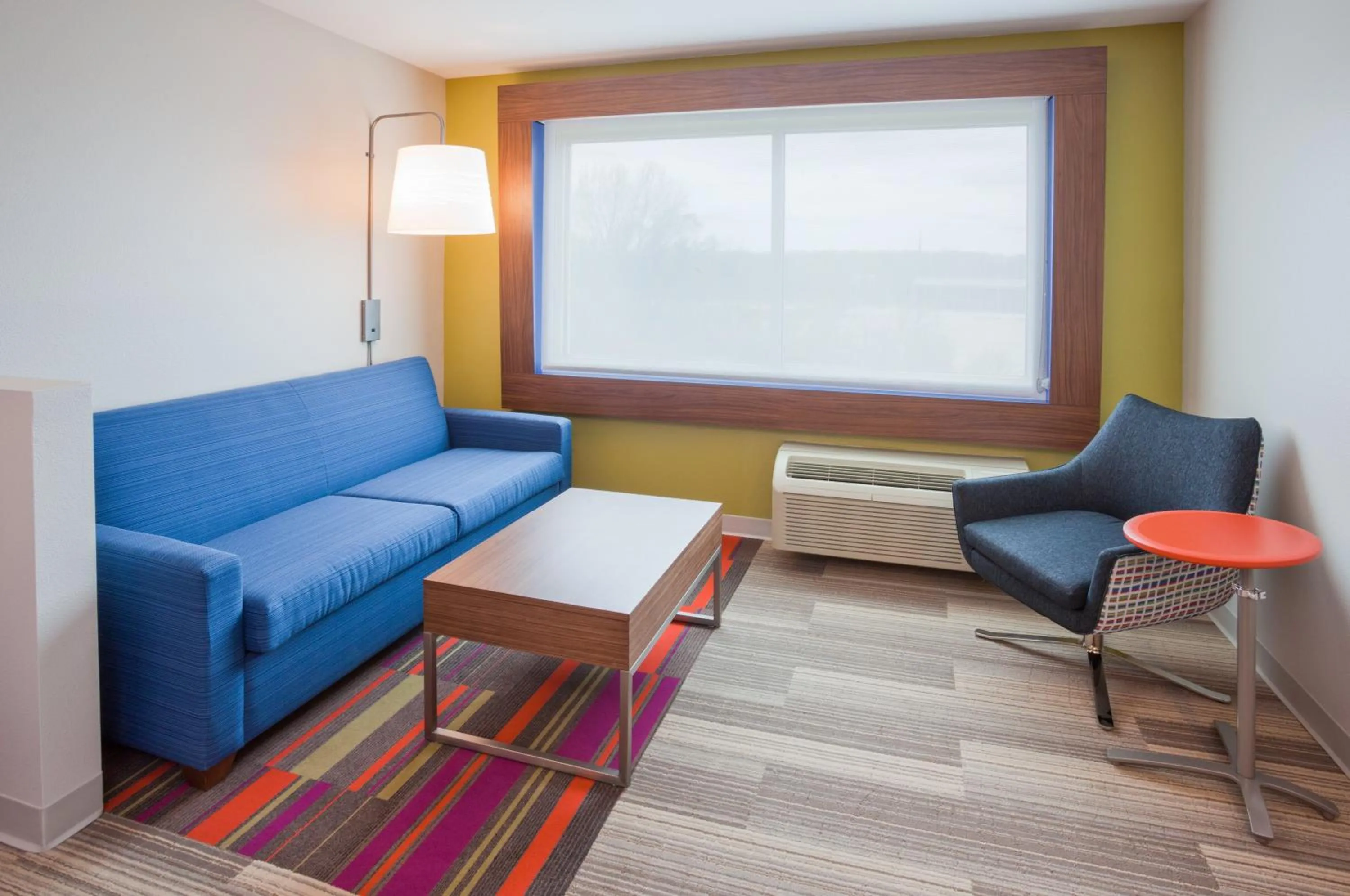 Queen Suite with Two Queen Beds in Holiday Inn Express and Suites Des Moines Downtown by IHG