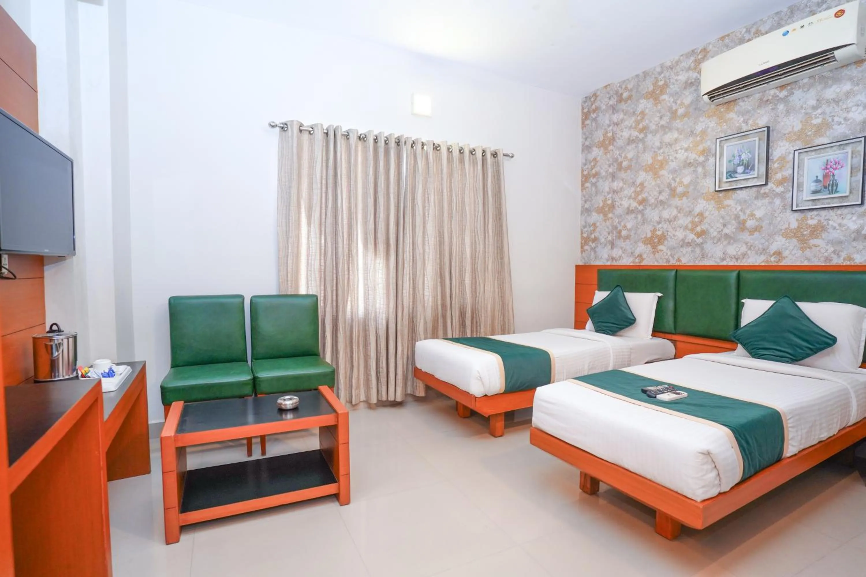 Deluxe Twin Room in Zaith Residency Near US Consulate & Apollo hospitals