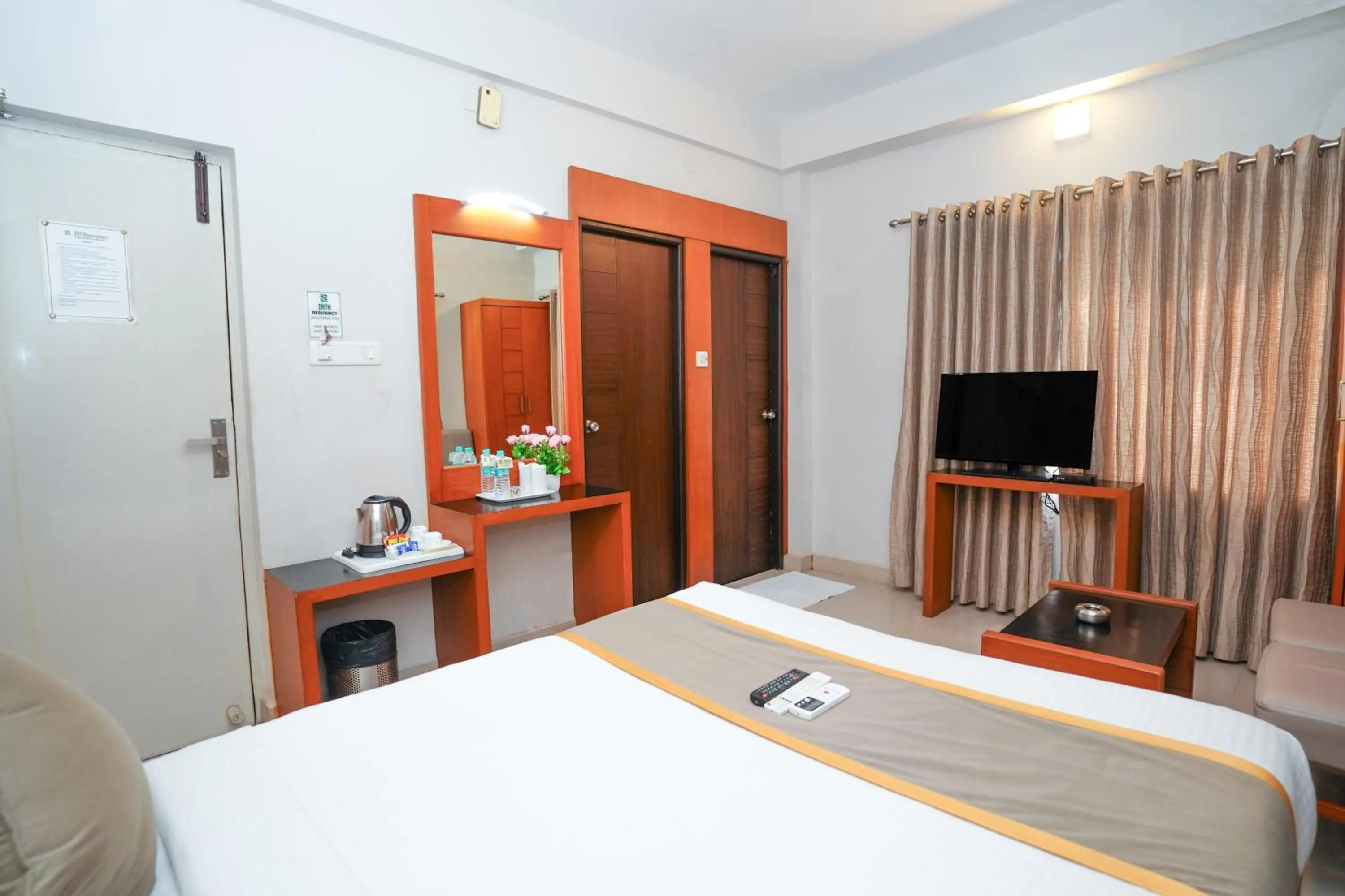 Classic Triple Room in Zaith Residency Near US Consulate & Apollo hospitals