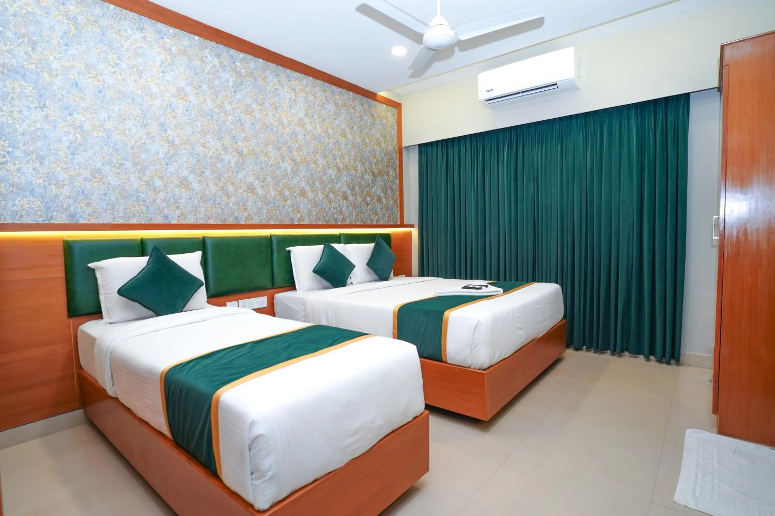 Executive Triple Room in Zaith Residency Near US Consulate & Apollo hospitals