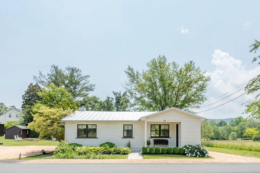 Superior Villa in White Moose Inn