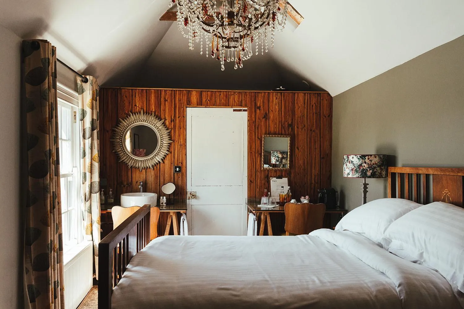 One-Bedroom Suite in The Five Bells Inn