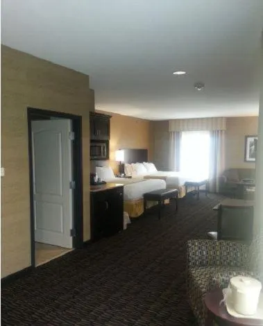 Queen Room with Two Queen Beds - Hearing Accessible/Non-Smoking in Holiday Inn Express & Suites Arkadelphia - Caddo Valley by IHG