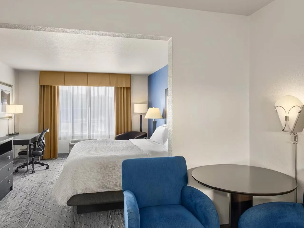 One-Bedroom King Suite in Holiday Inn Express & Suites New Buffalo, MI by IHG