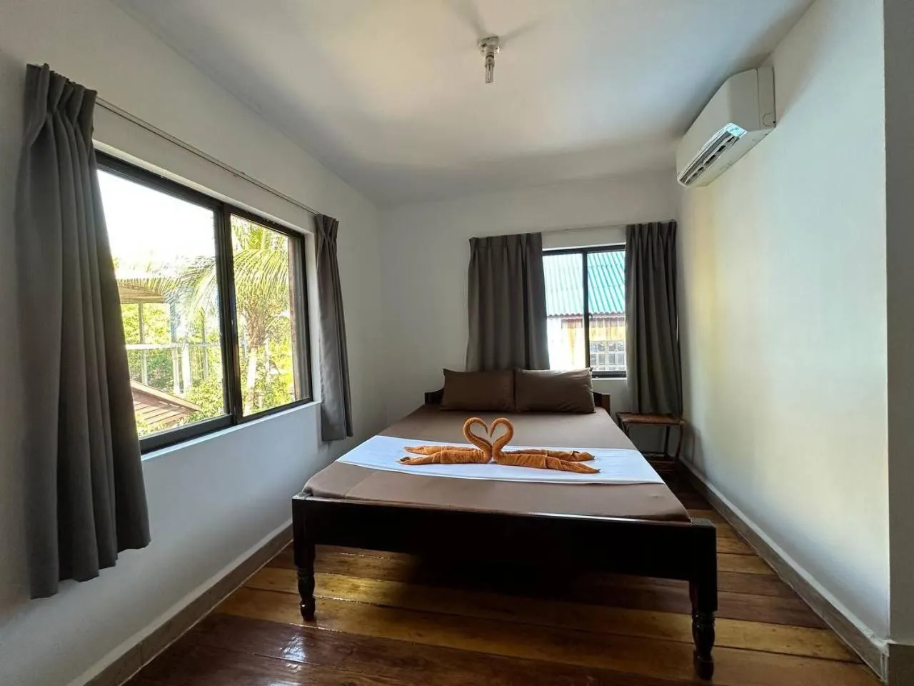 Deluxe Double Room in Happy Elephant Bungalows