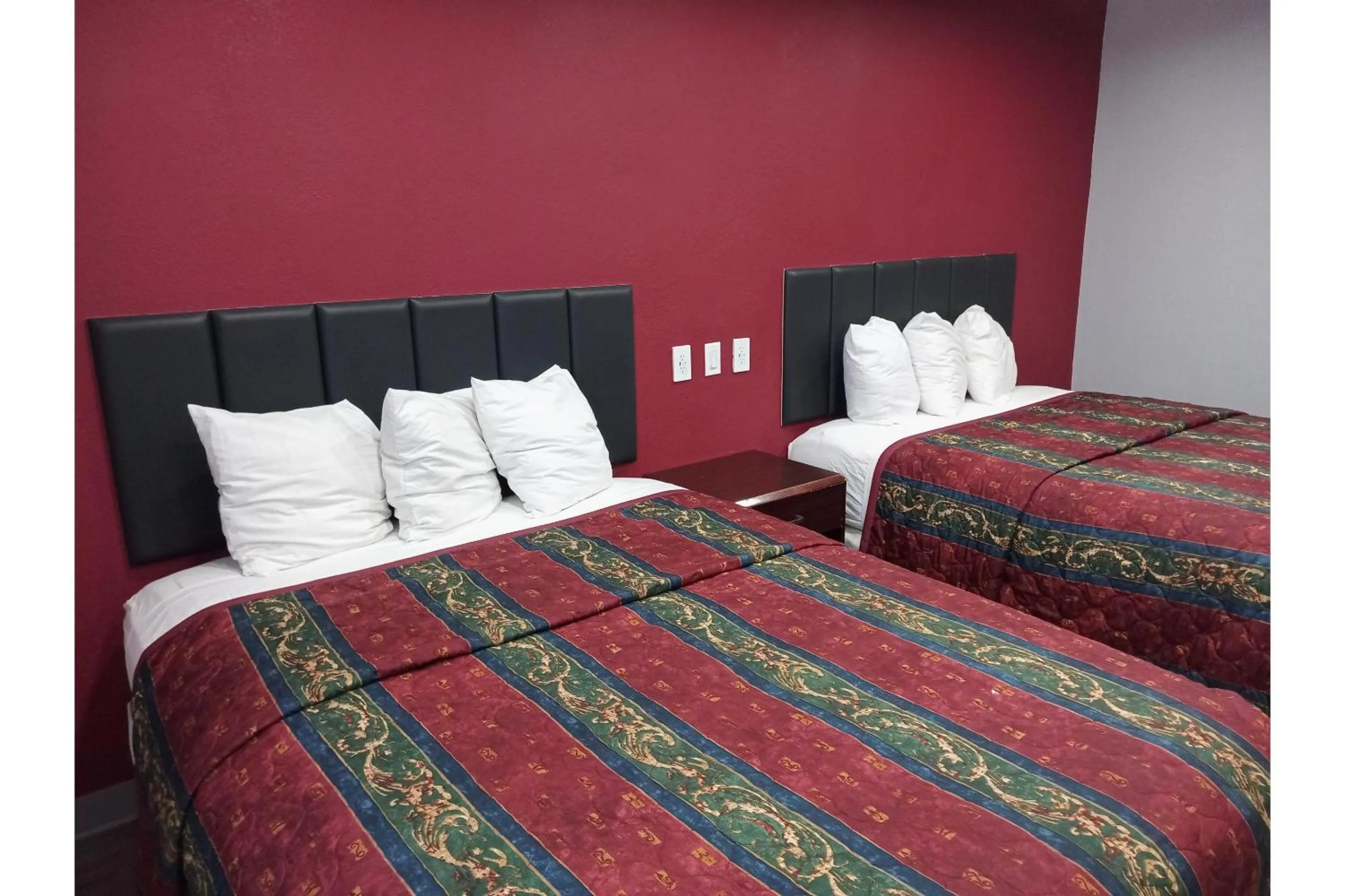 2 Queen Beds Suite Non-Smoking in Marshall Lodge By OYO Hwy 65