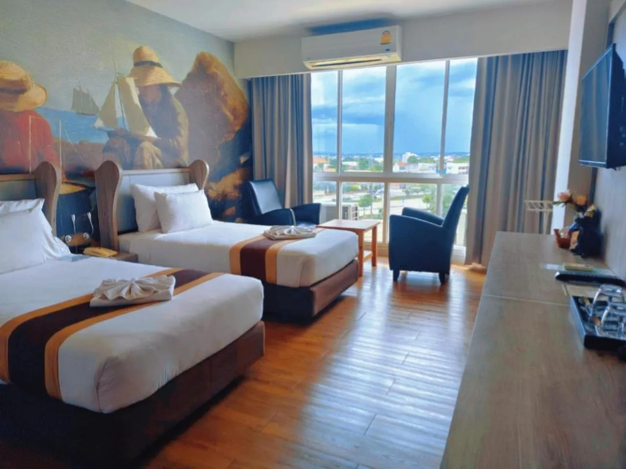 Deluxe Twin Room in Bright Hotel