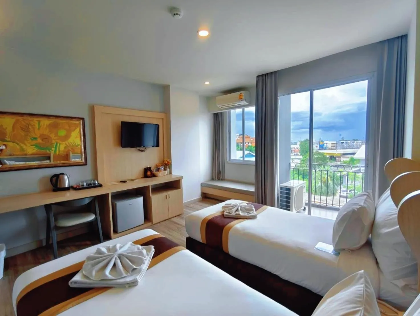 Superior Twin Room in Bright Hotel