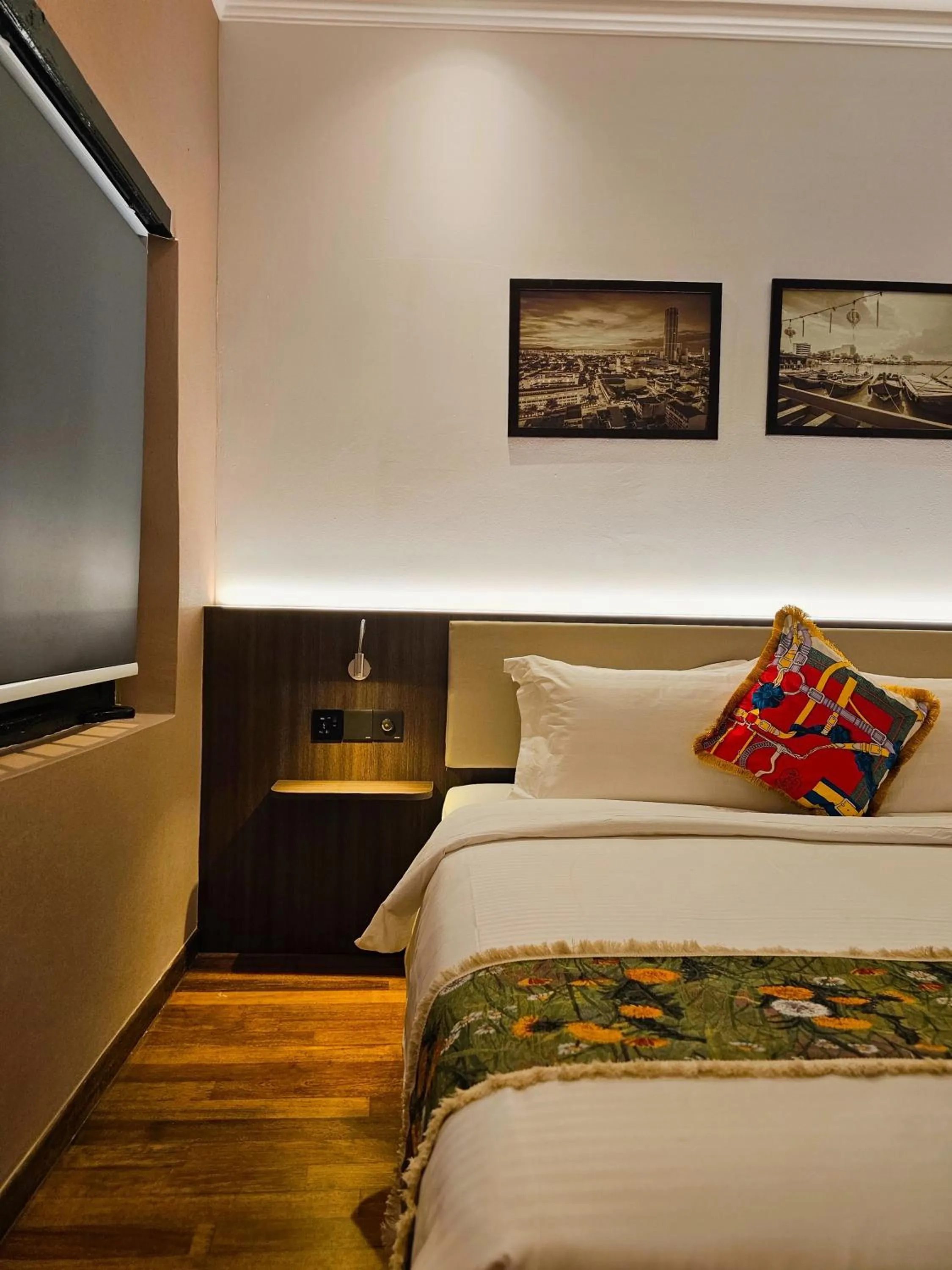 Deluxe Suite with Spa Bath in RARE Heritage House