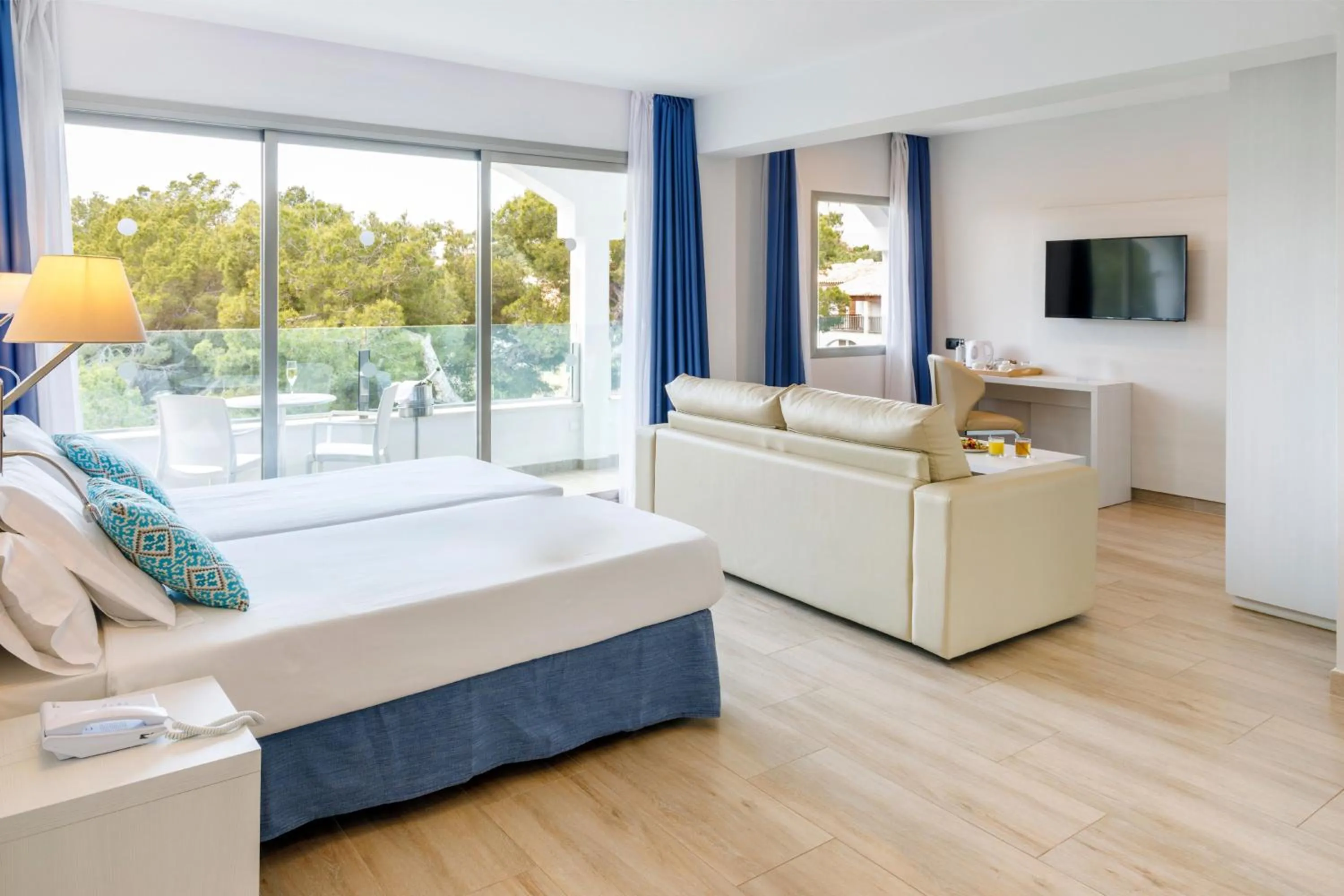 Deluxe Room in Alcanada Golf Hotel