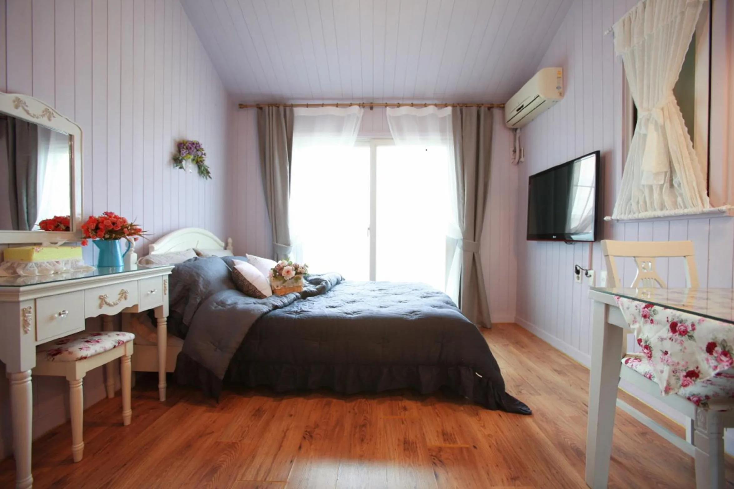 Standard Double Room in Pyeongchang Edelweiss Pension