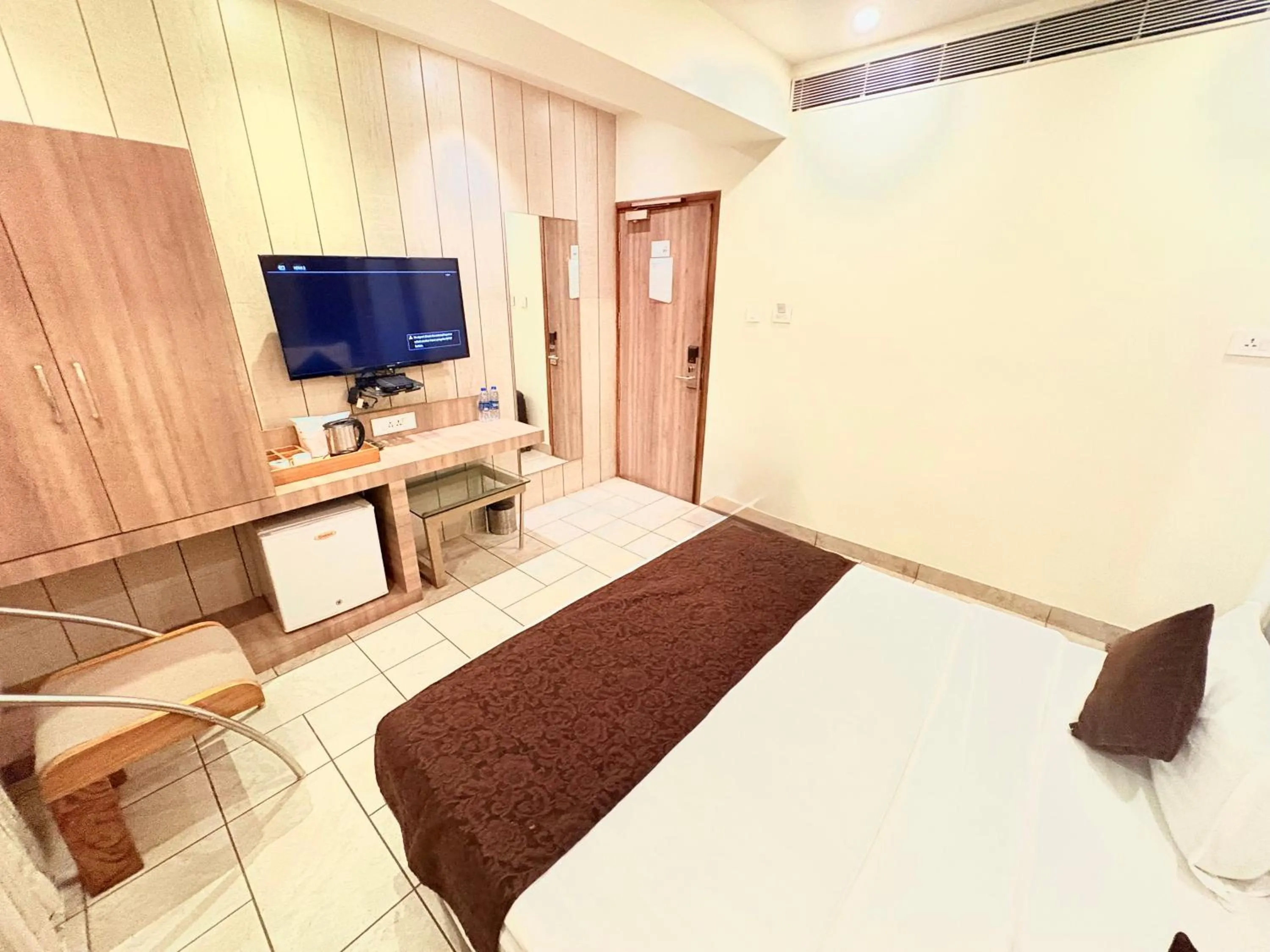 Deluxe King Room - single occupancy in Scenaria Hotel - Navrangpura, Ahmedabad